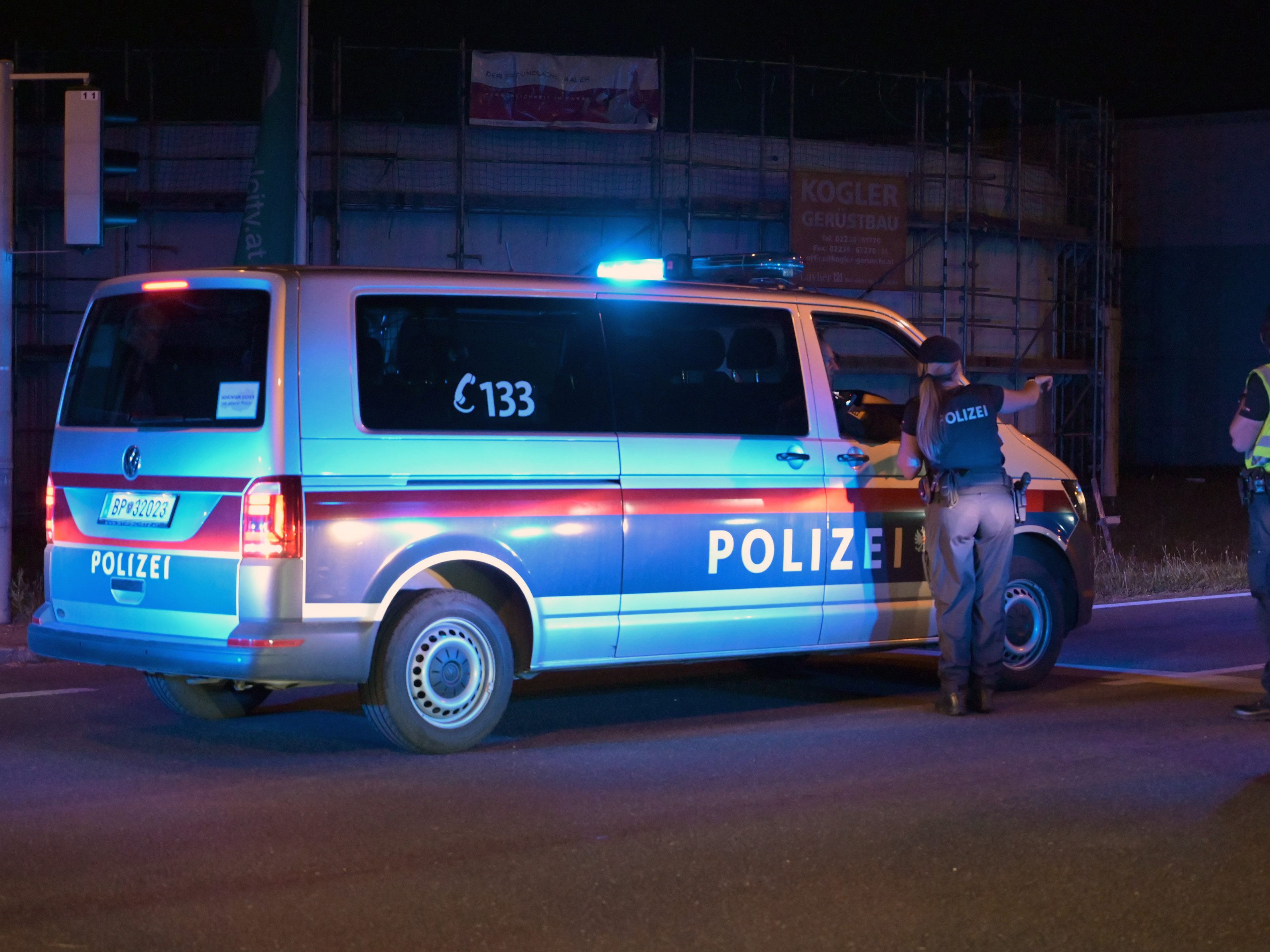 Ein familiärer Streit in Wien-Donaustadt endete mit schweren Verletzungen. Ein familiärer Streit in Wien-Donaustadt endete mit schweren Verletzungen.