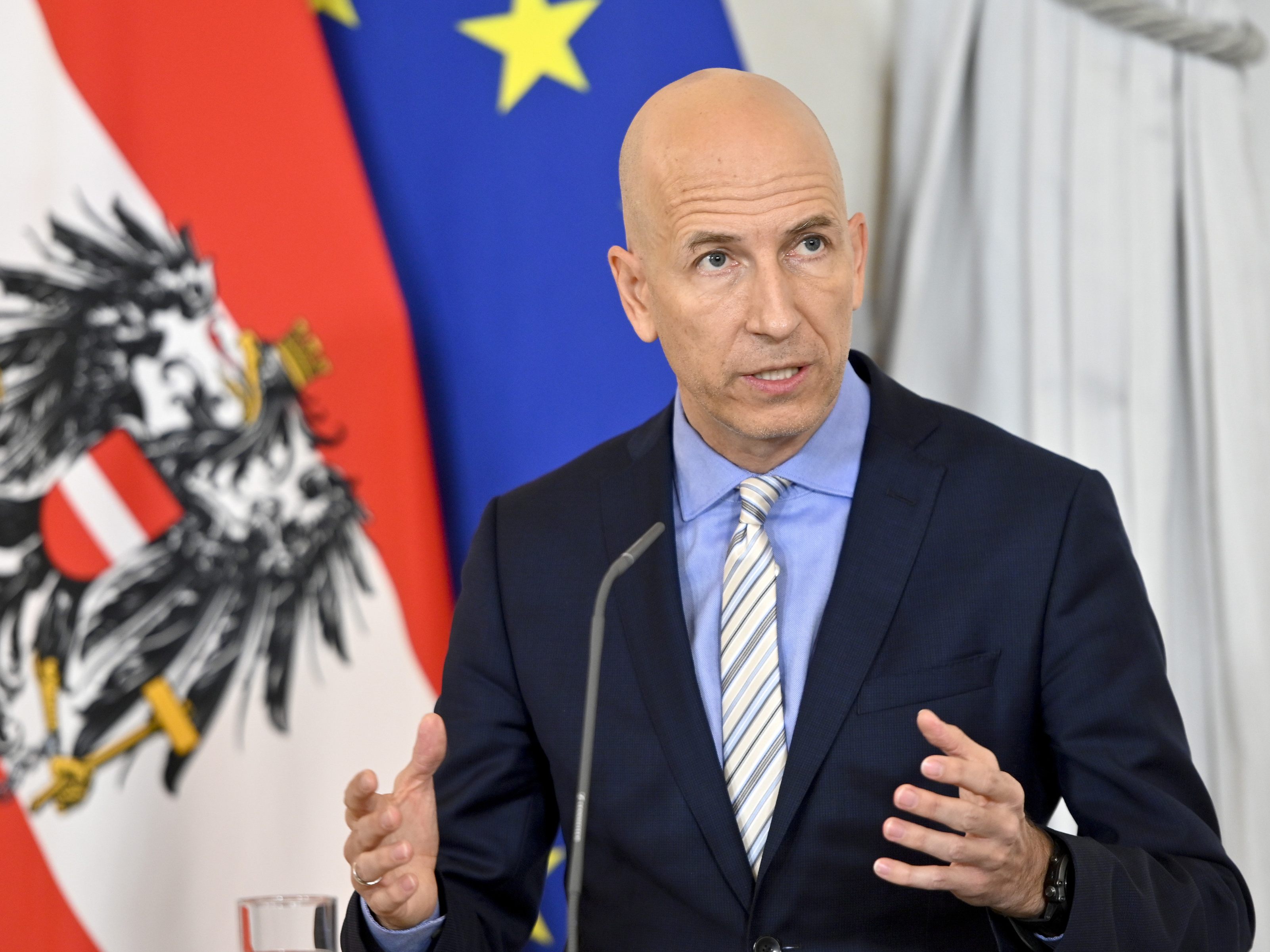 Das Arbeitsministerium unter Martin Kocher (ÖVP) rechnet mit einem enormen Anstieg der Kurzarbeit durch den Lockdown. Das Arbeitsministerium unter Martin Kocher (ÖVP) rechnet mit einem enormen Anstieg der Kurzarbeit durch den Lockdown.