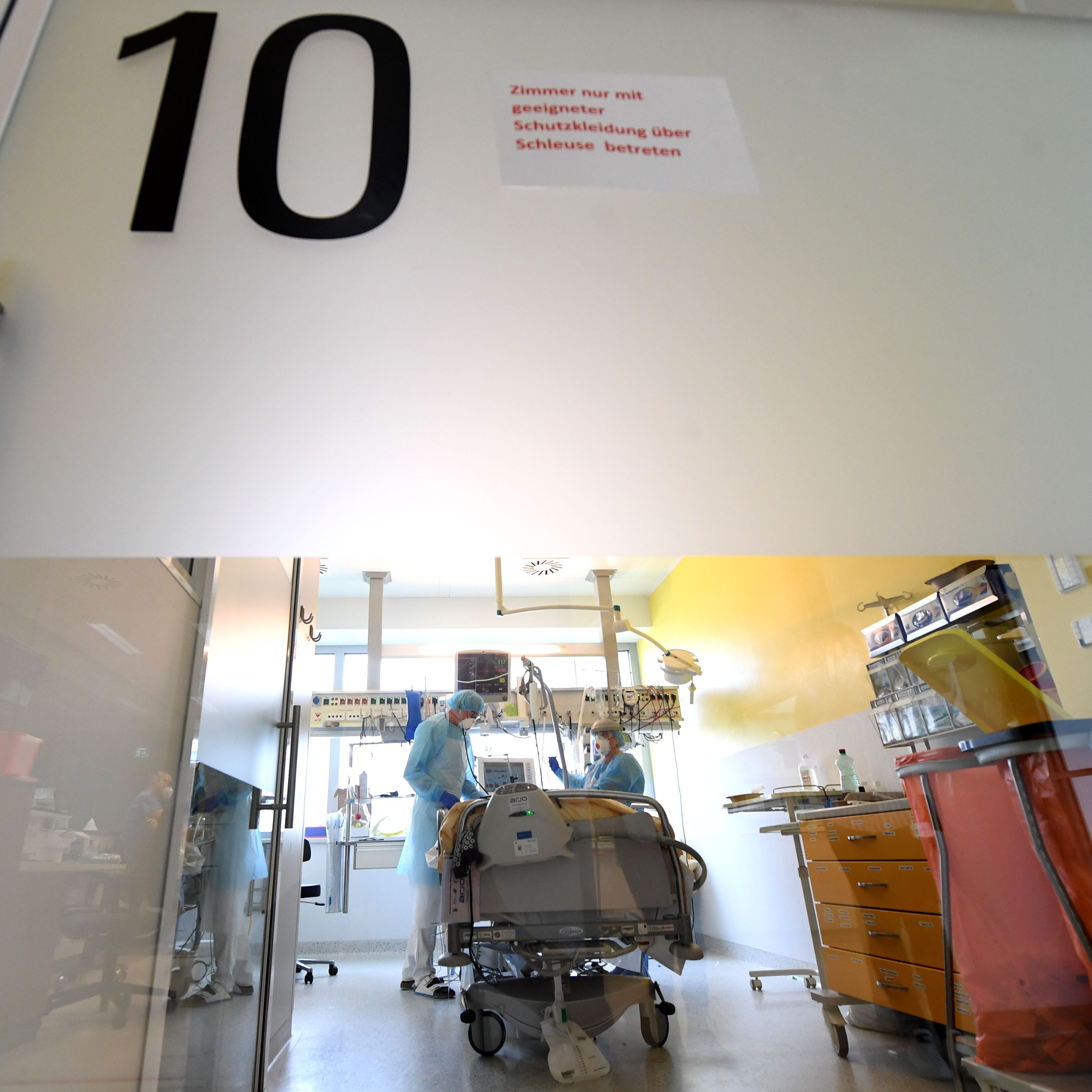 Intensivmedizin und ÖGK gegen eingeschränkte Medizinversorgung für Ungeimpfte bei Corona-Erkrankung.