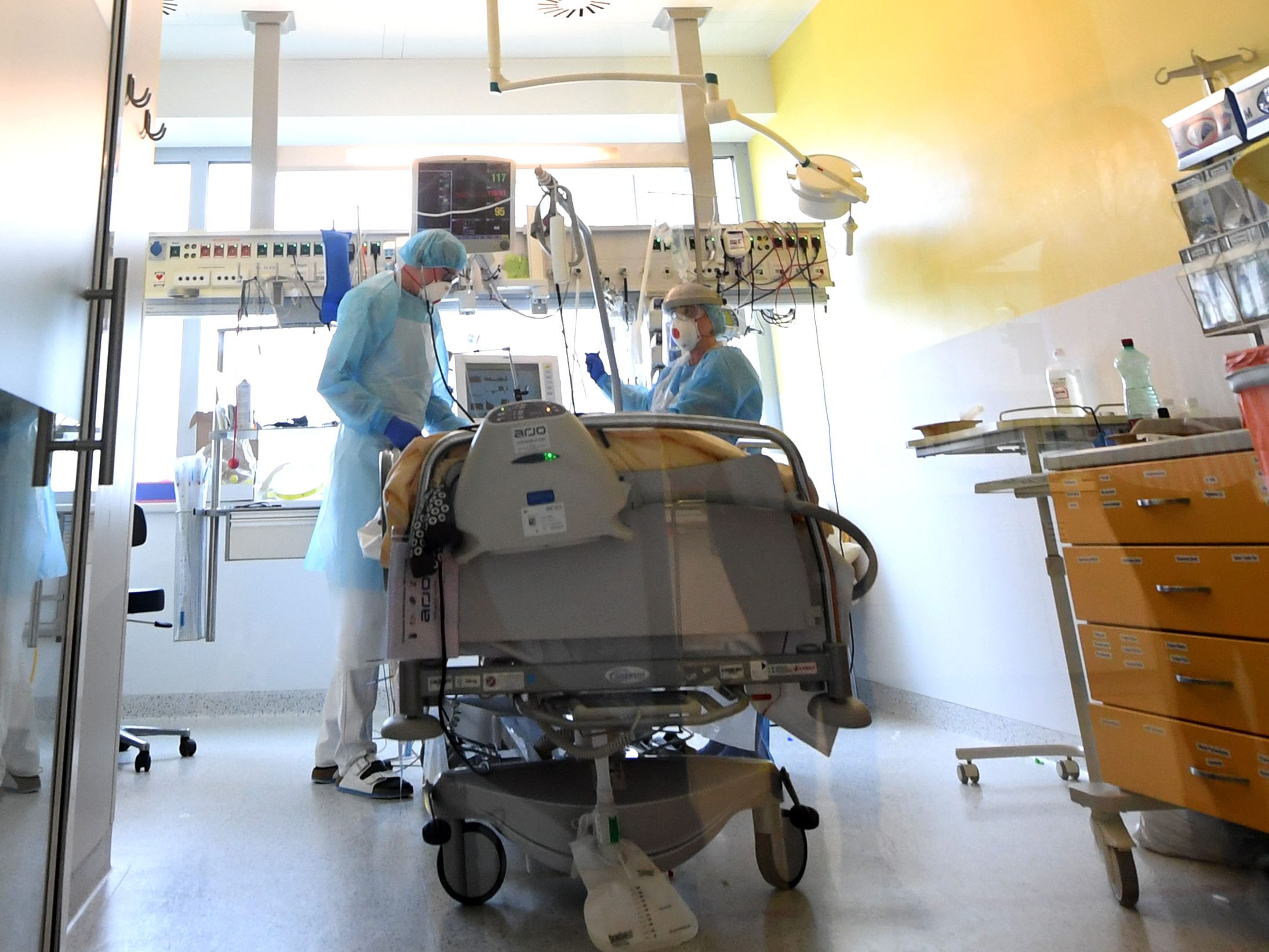 Laut Experten Karl Zwiauer bringt keine Krankheit Kinder öfter ins Krankenhaus oder auf Intensivstationen, wie das Coronavirus. Laut Experten Karl Zwiauer bringt keine Krankheit Kinder öfter ins Krankenhaus oder auf Intensivstationen, wie das Coronavirus.