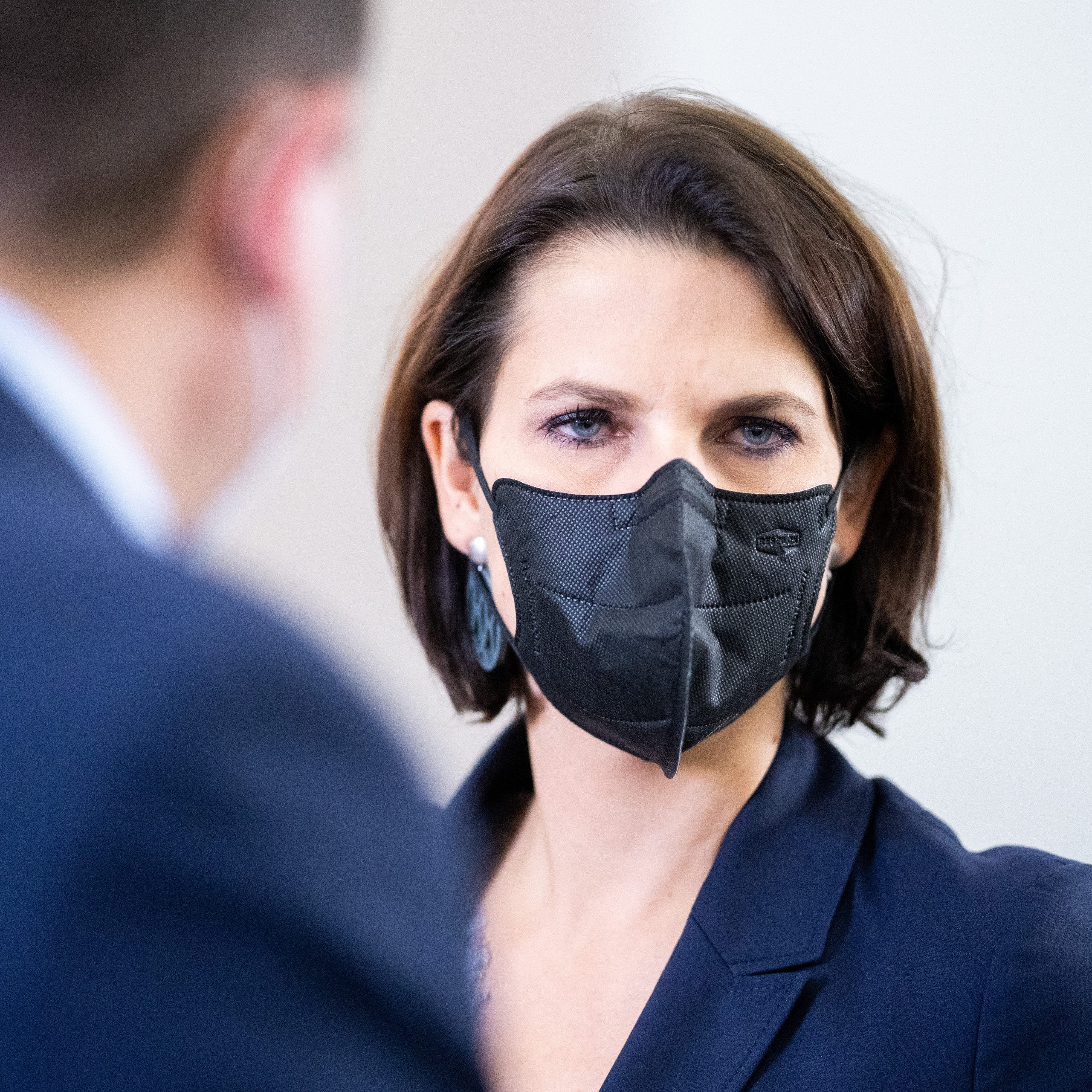 Edtstadler hält die Impfpflicht für möglich.