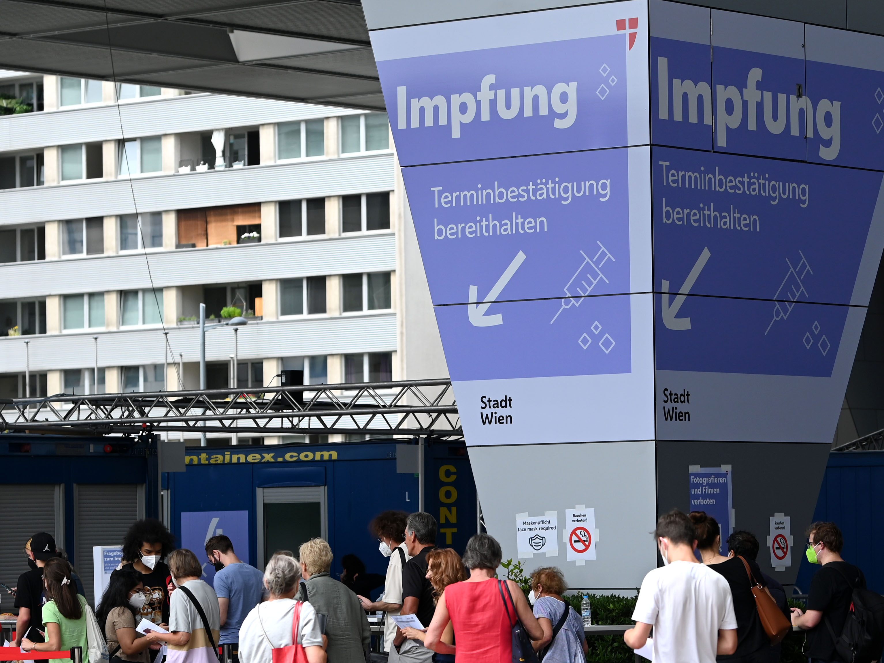 Ab Dienstag ist eine Anmeldung zum Corona-Drittstich, sechs Monate nach dem Zweitstich, in Wien und Vorarlberg möglich. Ab Dienstag ist eine Anmeldung zum Corona-Drittstich, sechs Monate nach dem Zweitstich, in Wien und Vorarlberg möglich.
