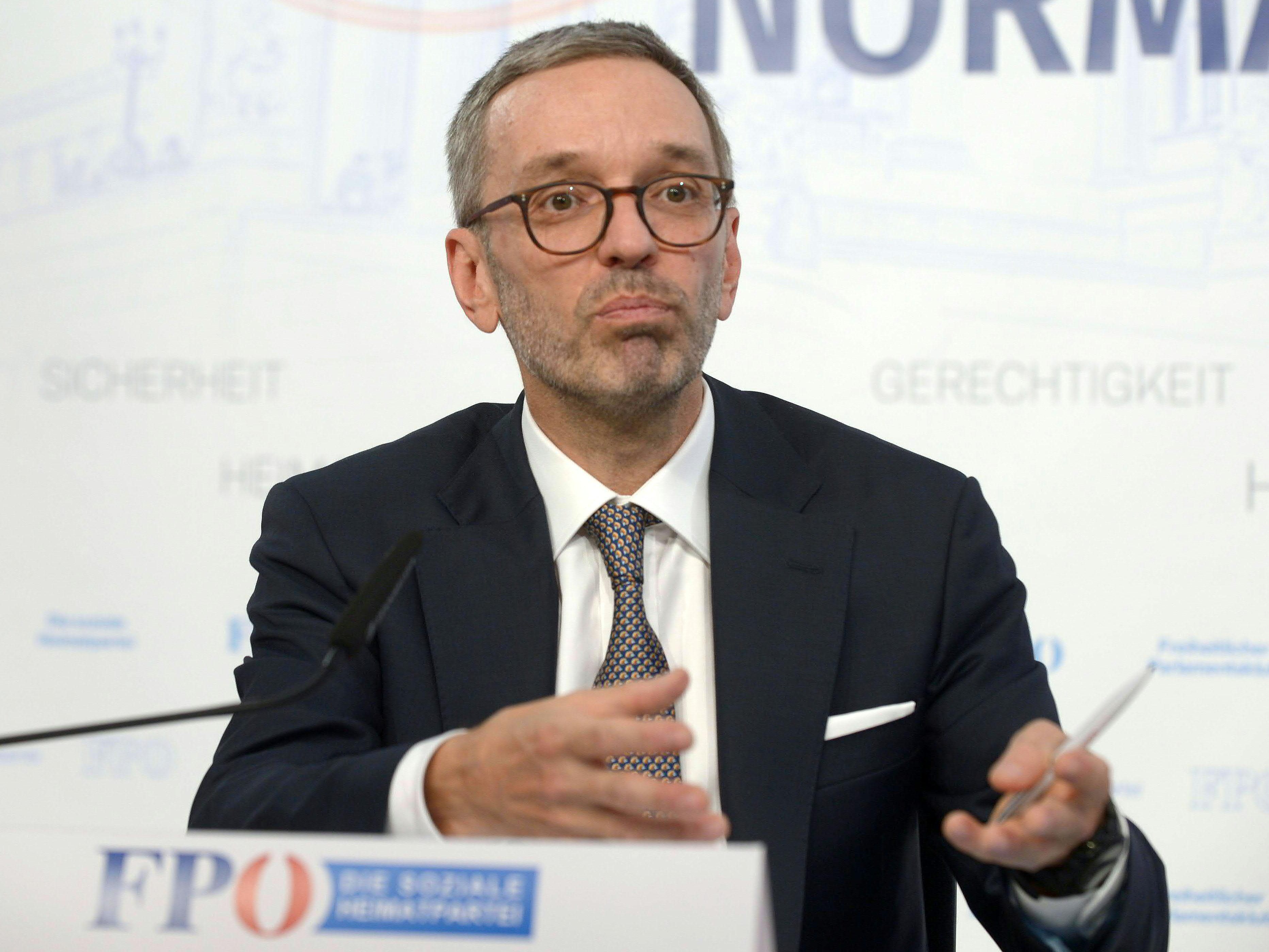 Kickl gibt heute eine Pressekonferenz zur aktuellen Corona-Politik. Kickl gibt heute eine Pressekonferenz zur aktuellen Corona-Politik.