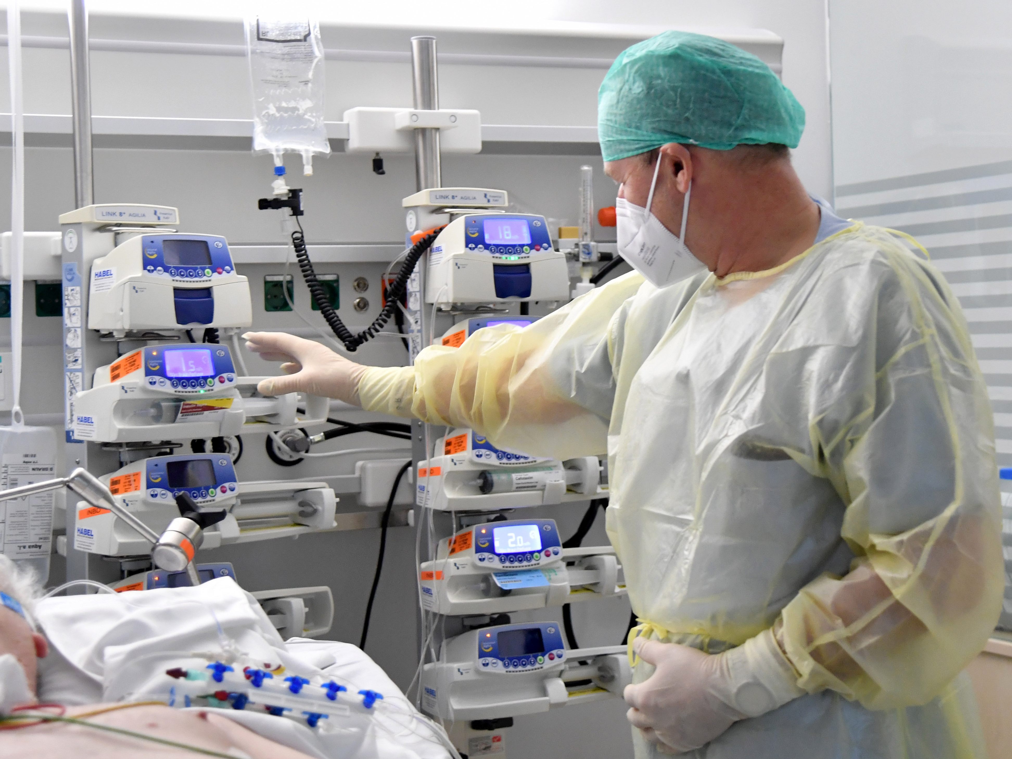 Die Einnahme von Ivermectin und Vitamin D im Übermaß endete für einige Österreicherinnen und Österreicher bereits auf der Intensivstation Die Einnahme von Ivermectin und Vitamin D im Übermaß endete für einige Österreicherinnen und Österreicher bereits auf der Intensivstation