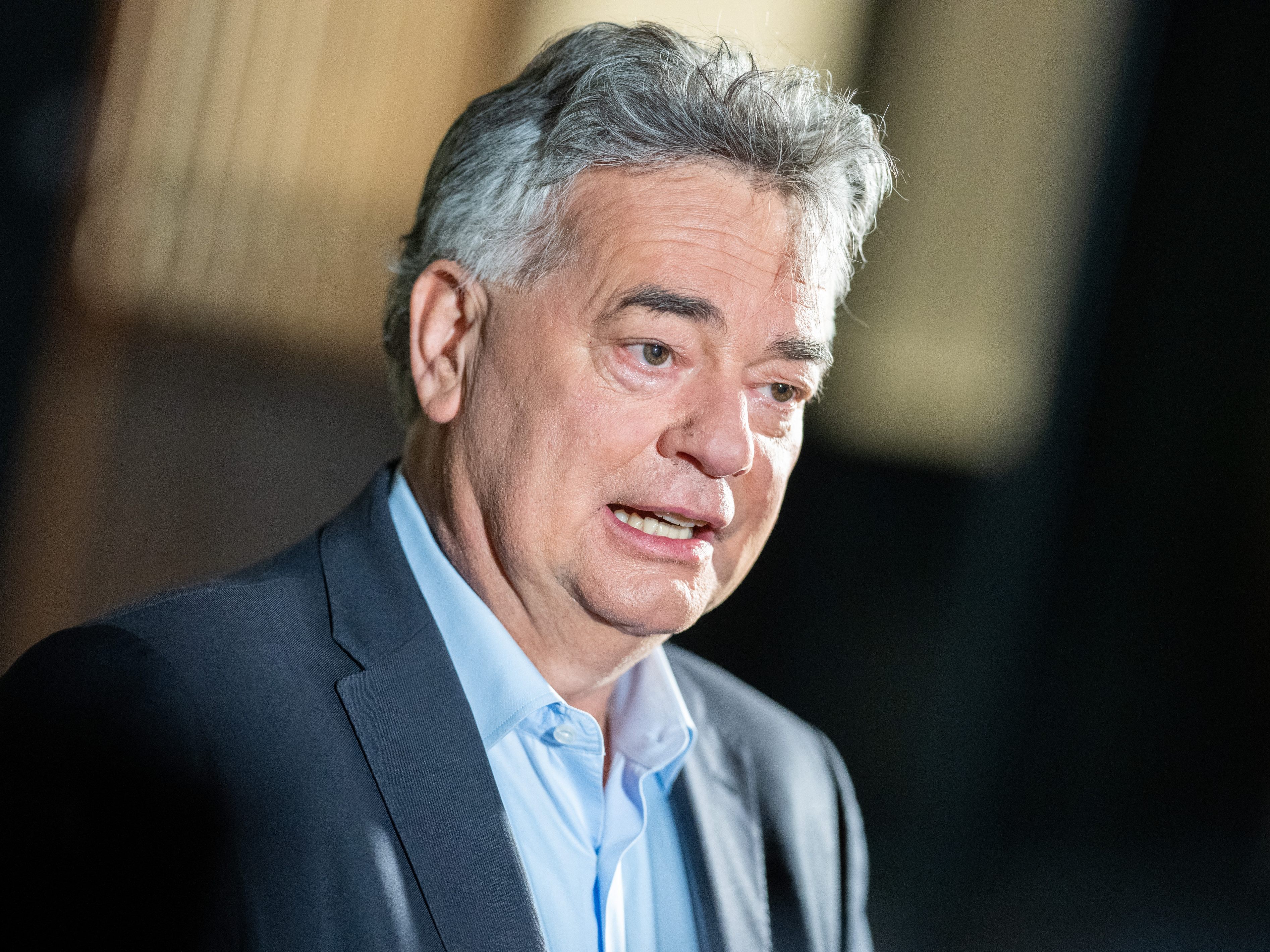 Mitarbeiter im Kabinett des Vizekanzlers positiv getestet. Mitarbeiter im Kabinett des Vizekanzlers positiv getestet.