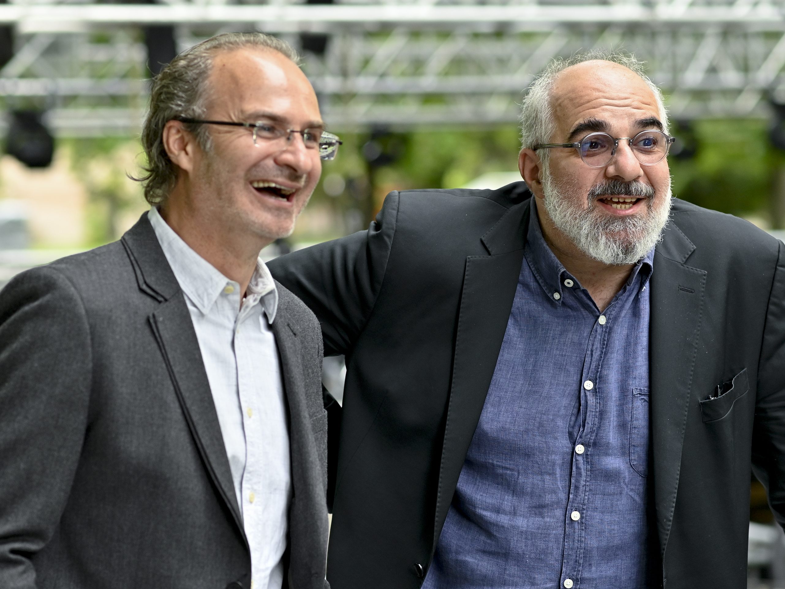 Die Initiatoren Georg Hoanzl und Michael Niavarani kündigten am Donnerstag an, dass das Theater im Park auch im Sommer 2022 stattfinden wird. Die Initiatoren Georg Hoanzl und Michael Niavarani kündigten am Donnerstag an, dass das Theater im Park auch im Sommer 2022 stattfinden wird.