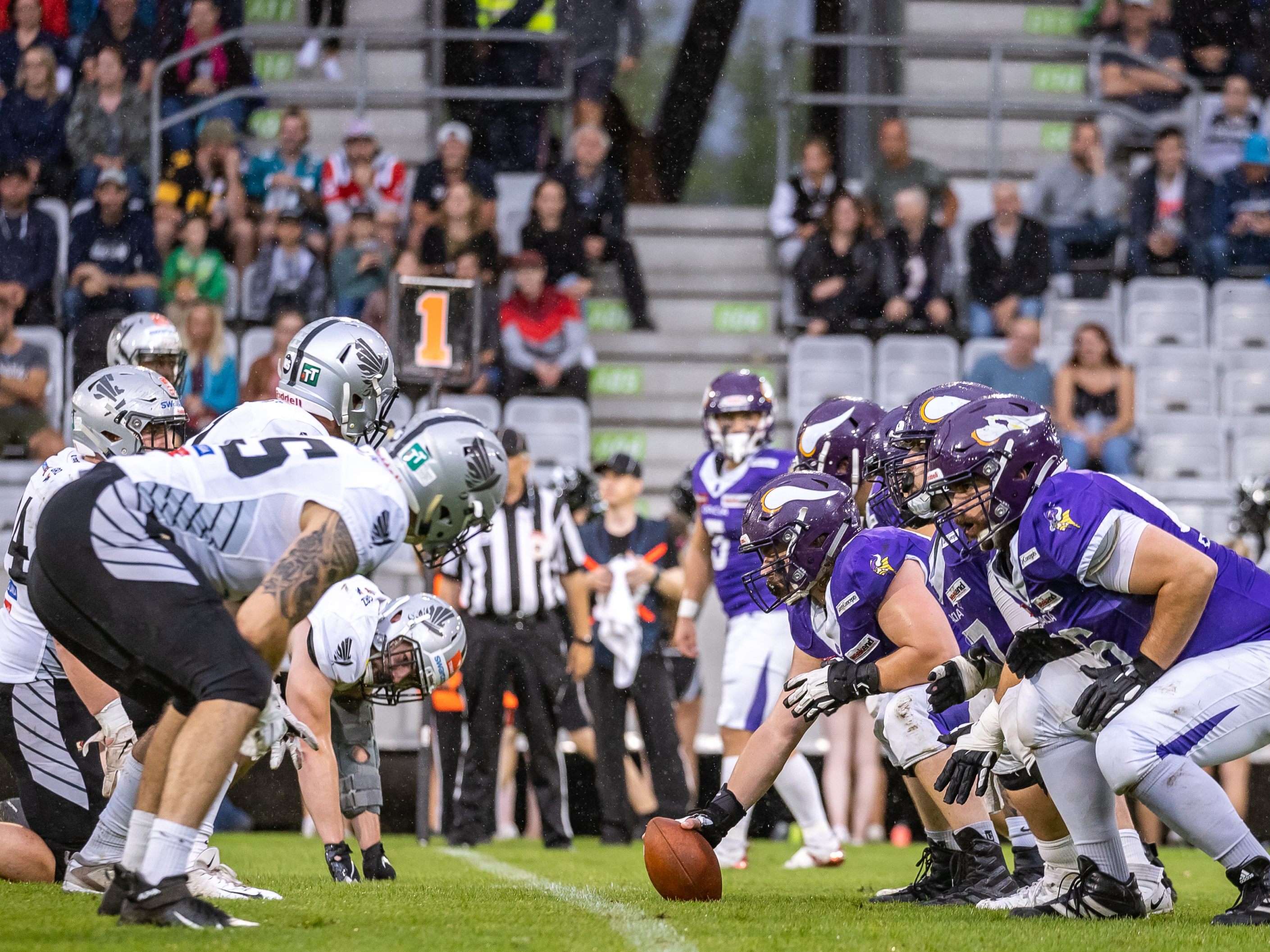 Der Wiener Verein Dacia Vikings und die Swarco Raiders Tirol bleiben, trotz ihres Engagements in der European League of Football, auch der Austrian Football League erhalten.