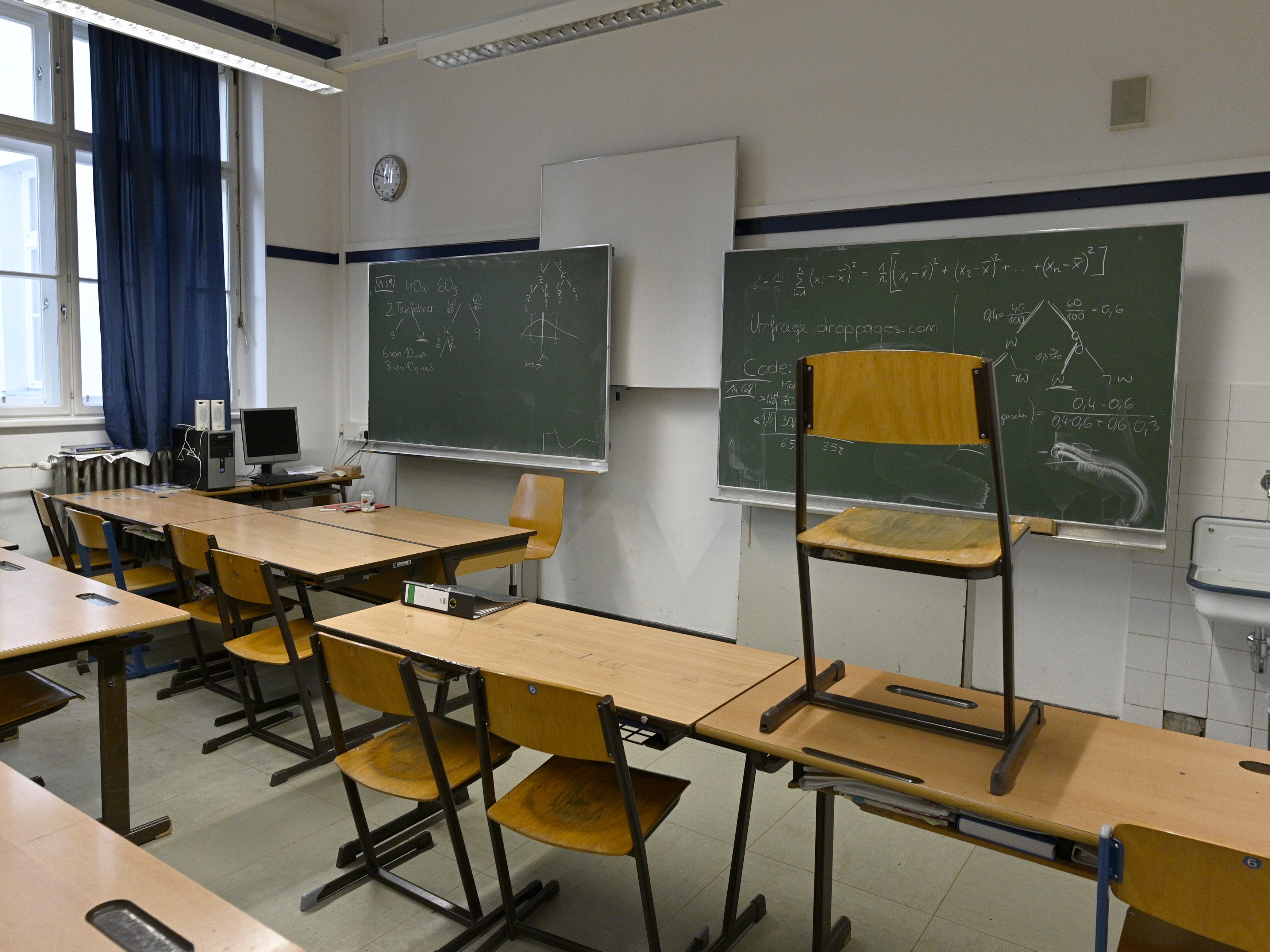 Die Bildungslaufbahn vieler Jugendlicher blieb von den Schulschließungen nicht unberührt.