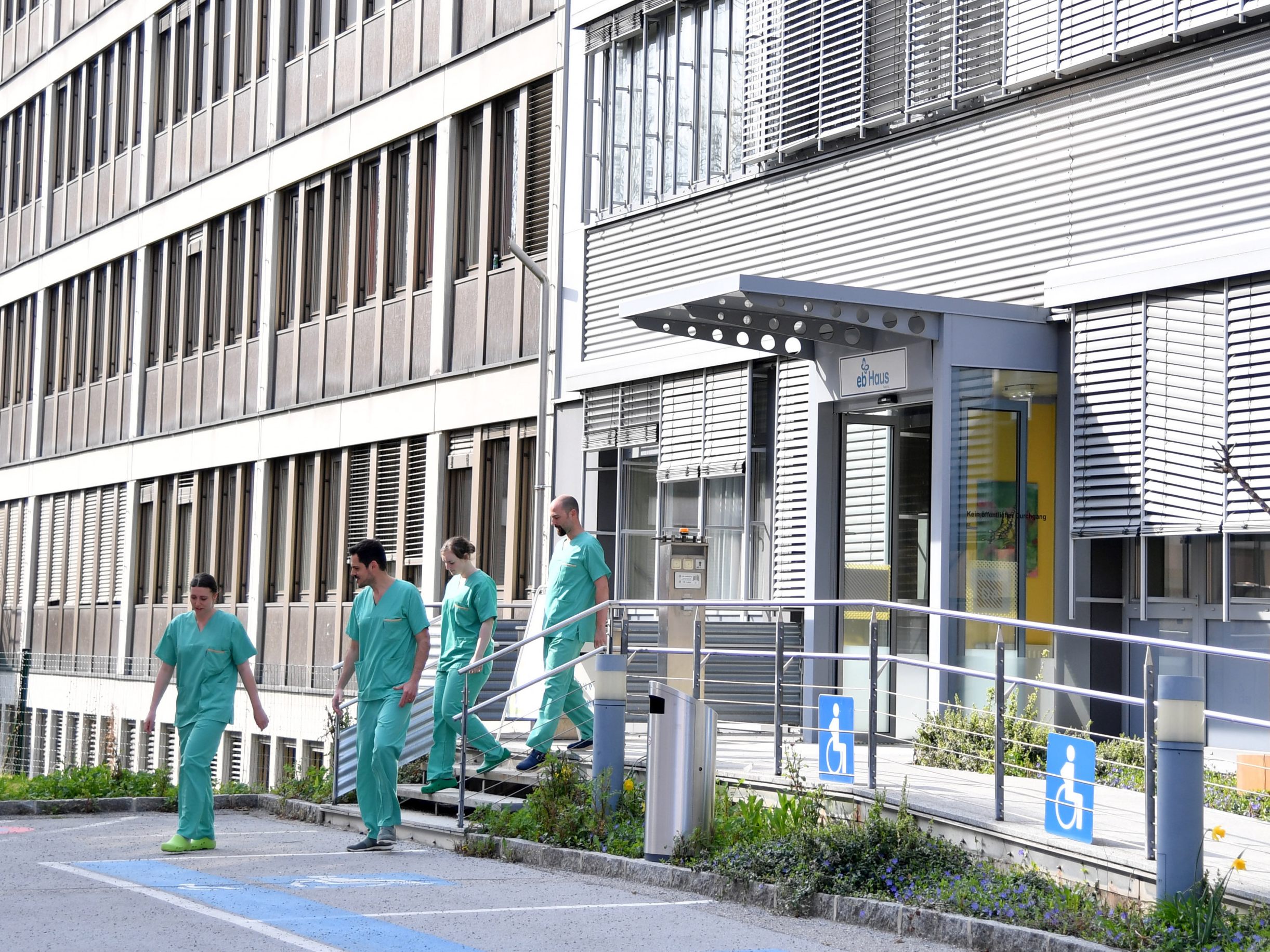 In den Niederösterreichischen Kliniken gelten neue Corona-Besuchsregeln. In den Niederösterreichischen Kliniken gelten neue Corona-Besuchsregeln.