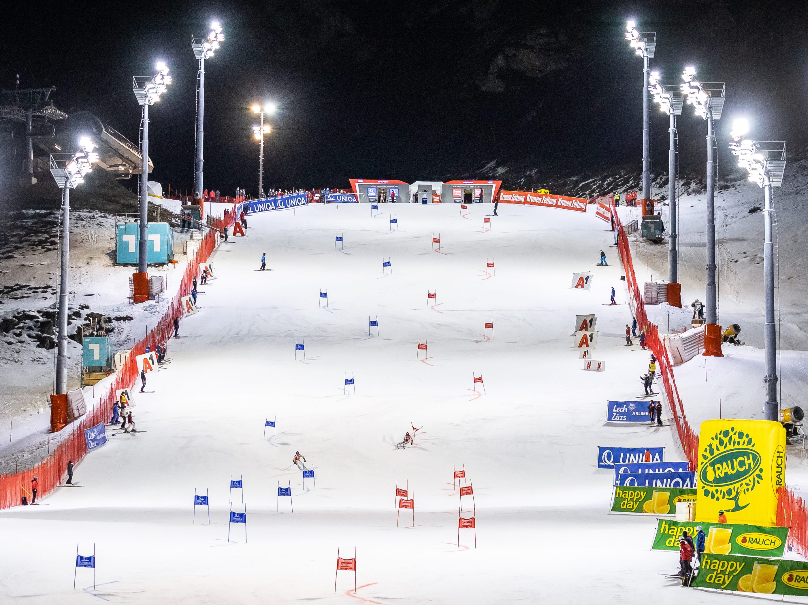 Am 13. und 14. November findet der Ski-Weltcup im Parallelbewerb statt. Am 13. und 14. November findet der Ski-Weltcup im Parallelbewerb statt.