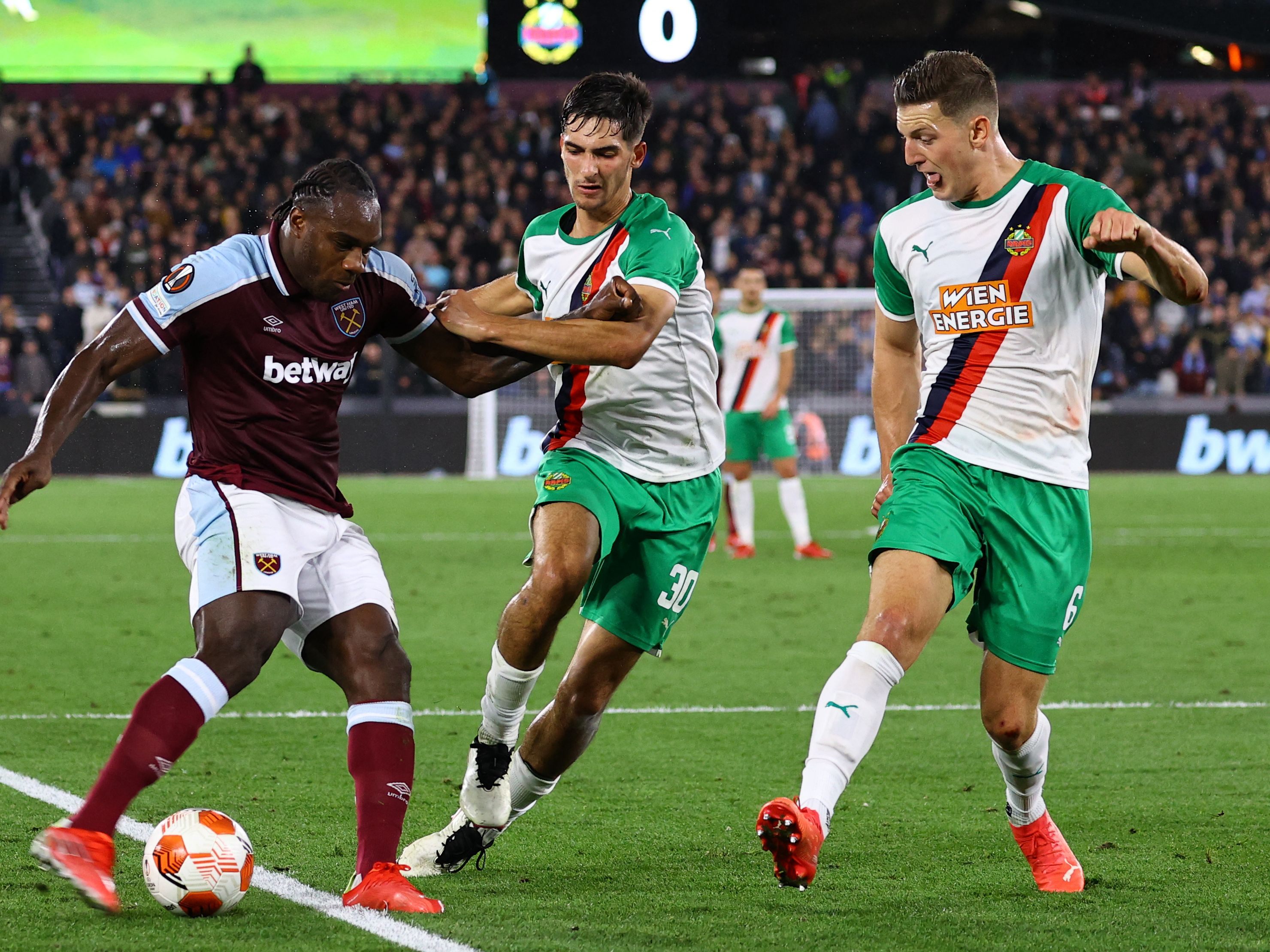 Das erste Spiel von Rapid gegen West Ham verloren die Hütteldorfer. Das erste Spiel von Rapid gegen West Ham verloren die Hütteldorfer.