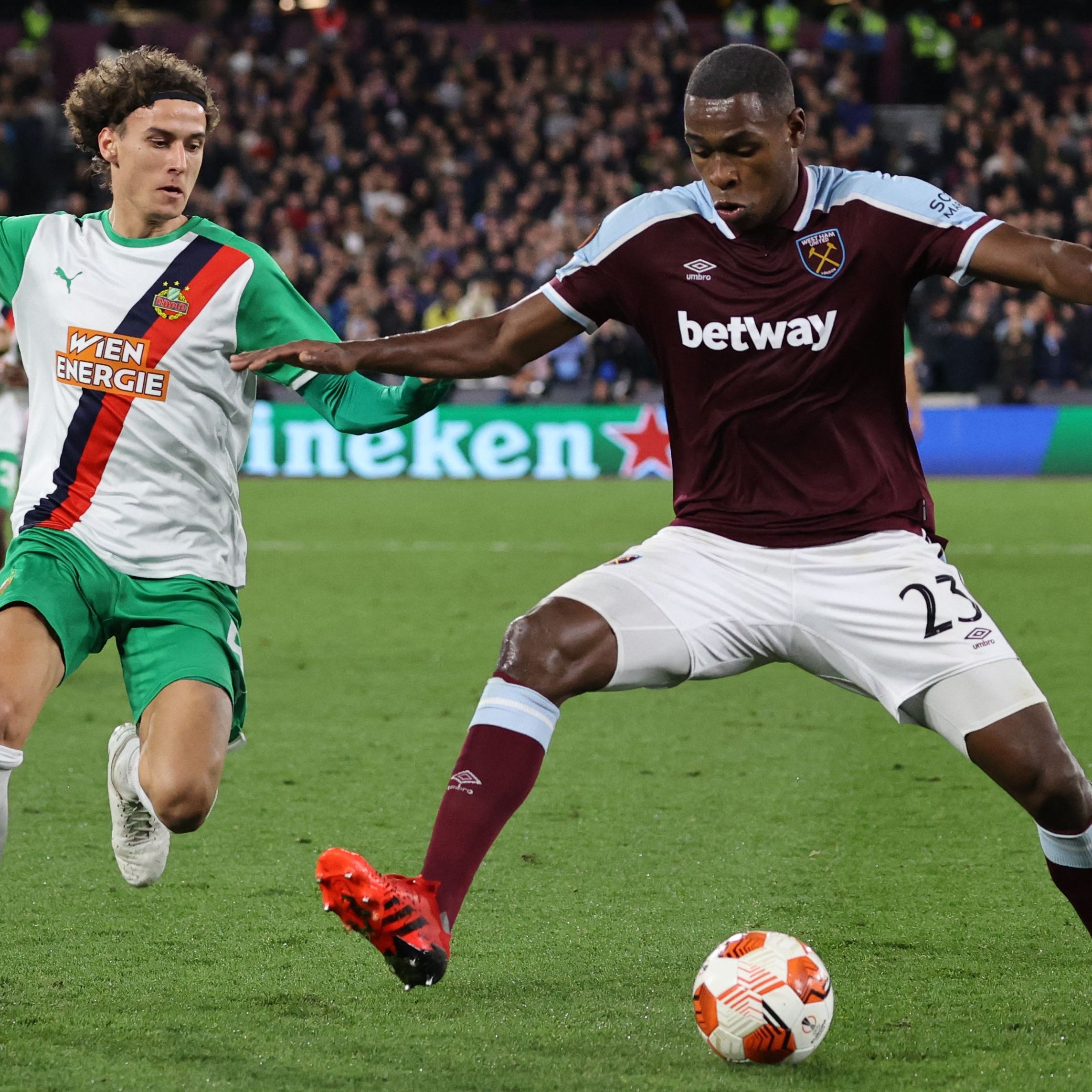 West Ham wird ohne eigene Fans gegen Rapid in den Ring steigen.