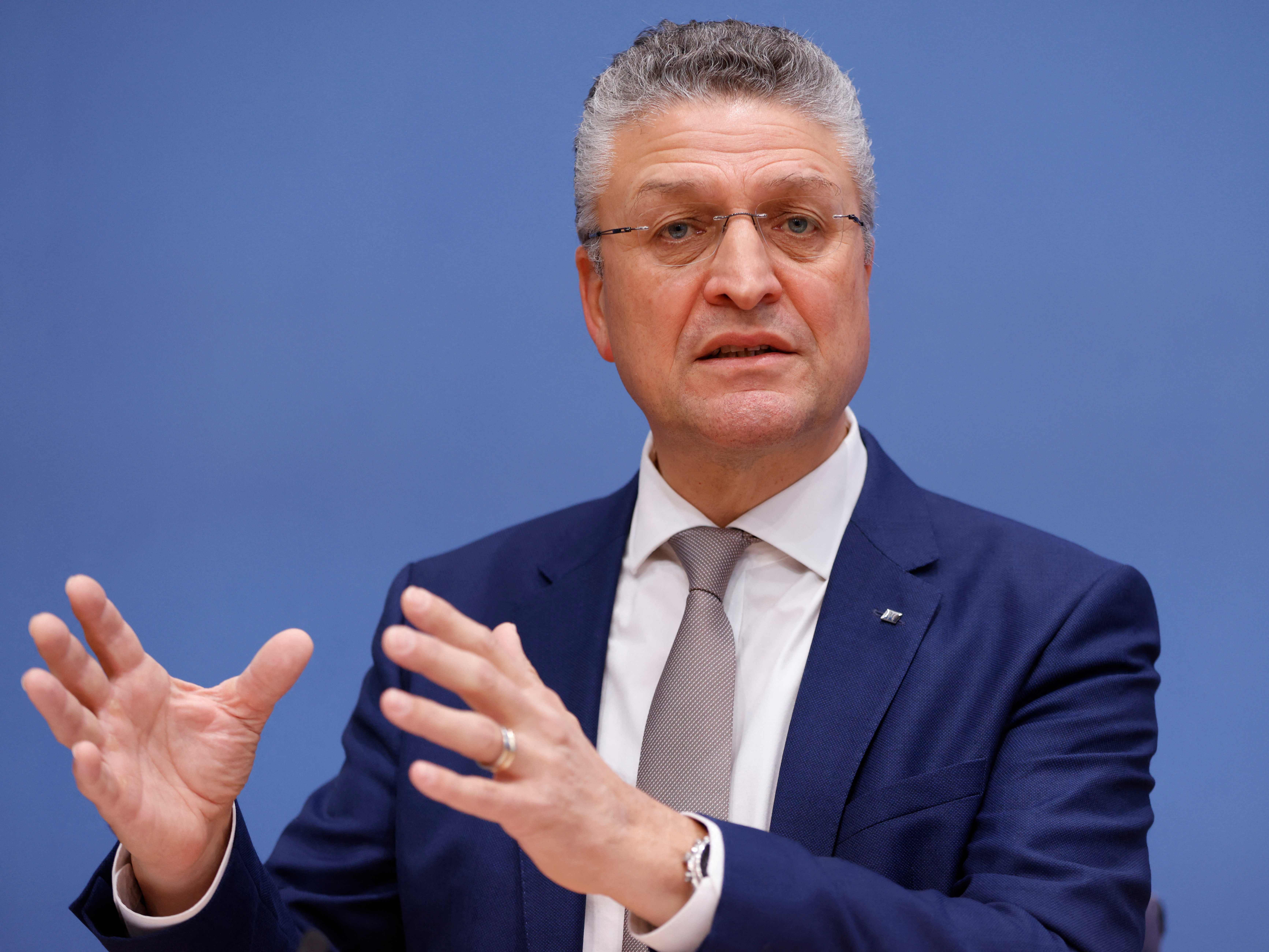Lothar Wieler, Präsident des Robert-Koch-Institutes rechnet mit einer fünften Corona-Welle, sollte es zu wenige Impfungen geben. Lothar Wieler, Präsident des Robert-Koch-Institutes rechnet mit einer fünften Corona-Welle, sollte es zu wenige Impfungen geben.