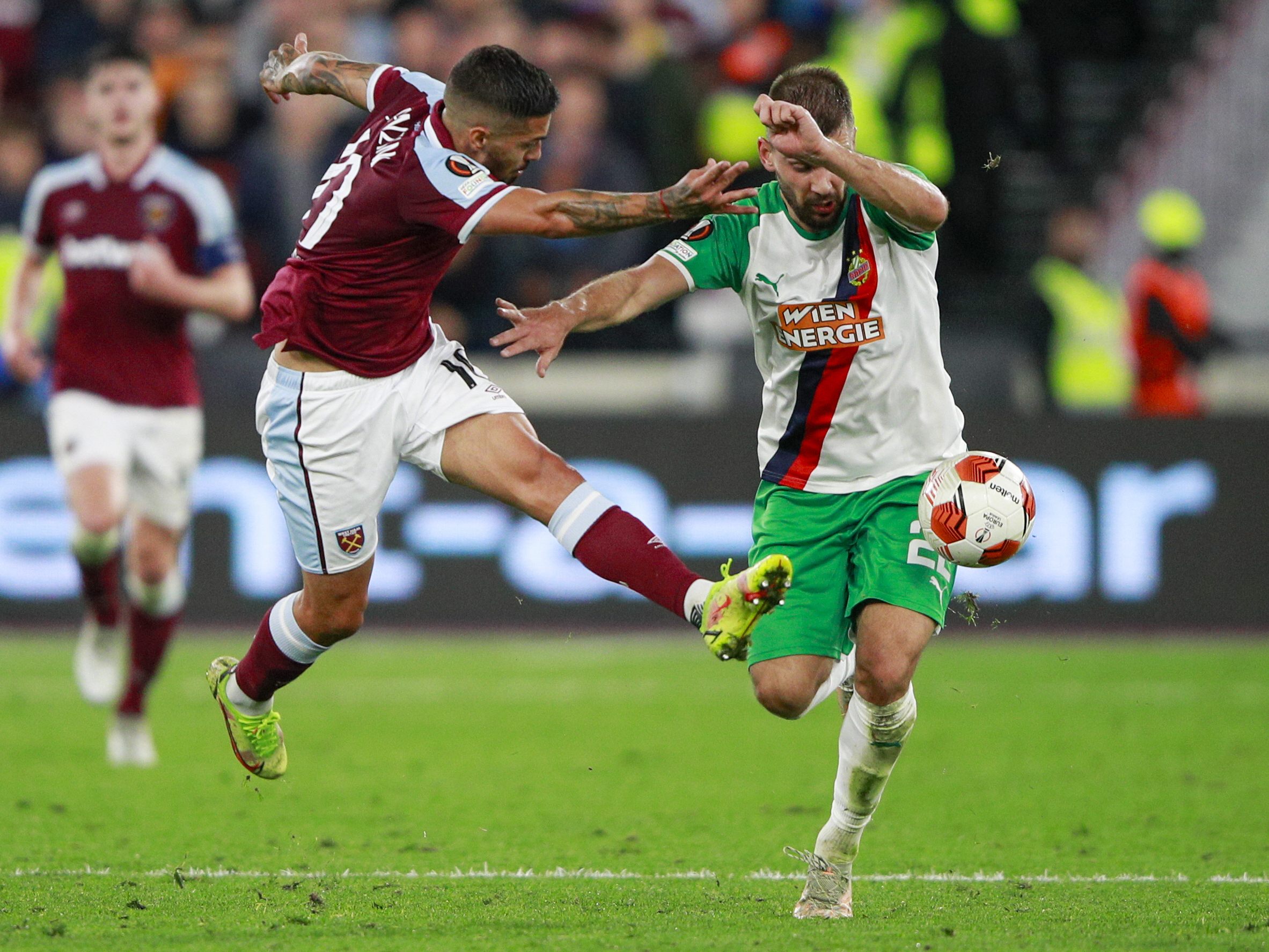 LIVE-Ticker zum Spiel Rapid Wien gegen West Ham United ab 18.45 Uhr. LIVE-Ticker zum Spiel Rapid Wien gegen West Ham United ab 18.45 Uhr.