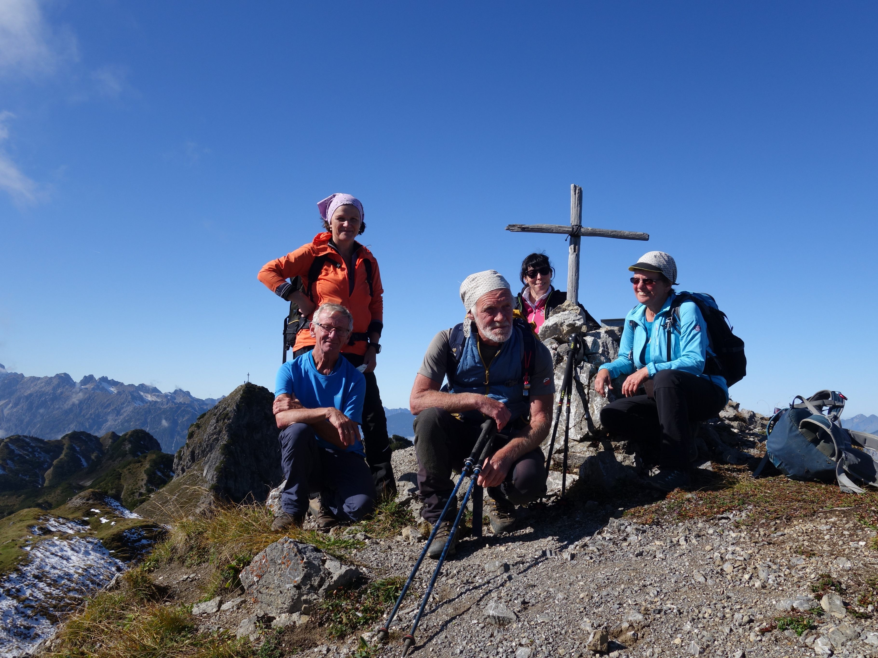 Naturfreunde auf dem Alpilakopf Naturfreunde auf dem Alpilakopf