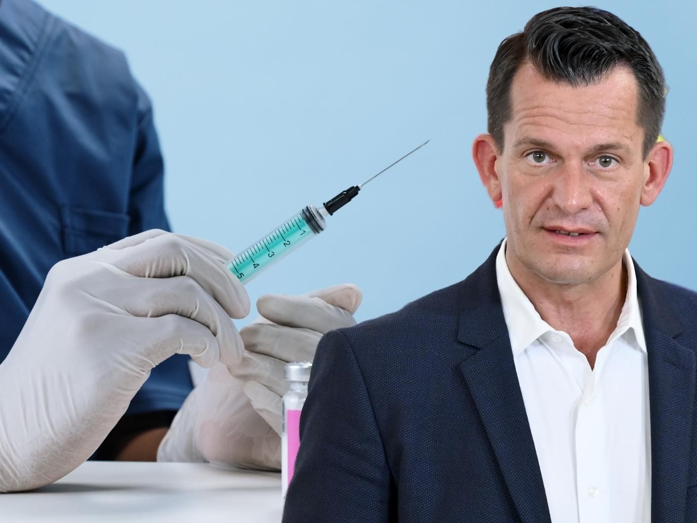 Gesundheitsminister Wolfgang Mückstein gibt Auskunft zur dritten Dosis der Corona-Schutzimpfung.