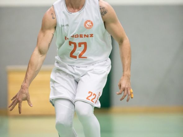 Dominik Jussel in Action: für den Sportlichen Leiter und Spielertrainer wird es auch im 4. Lockdown viel zu tun geben. Dominik Jussel in Action: für den Sportlichen Leiter und Spielertrainer wird es auch im 4. Lockdown viel zu tun geben.
