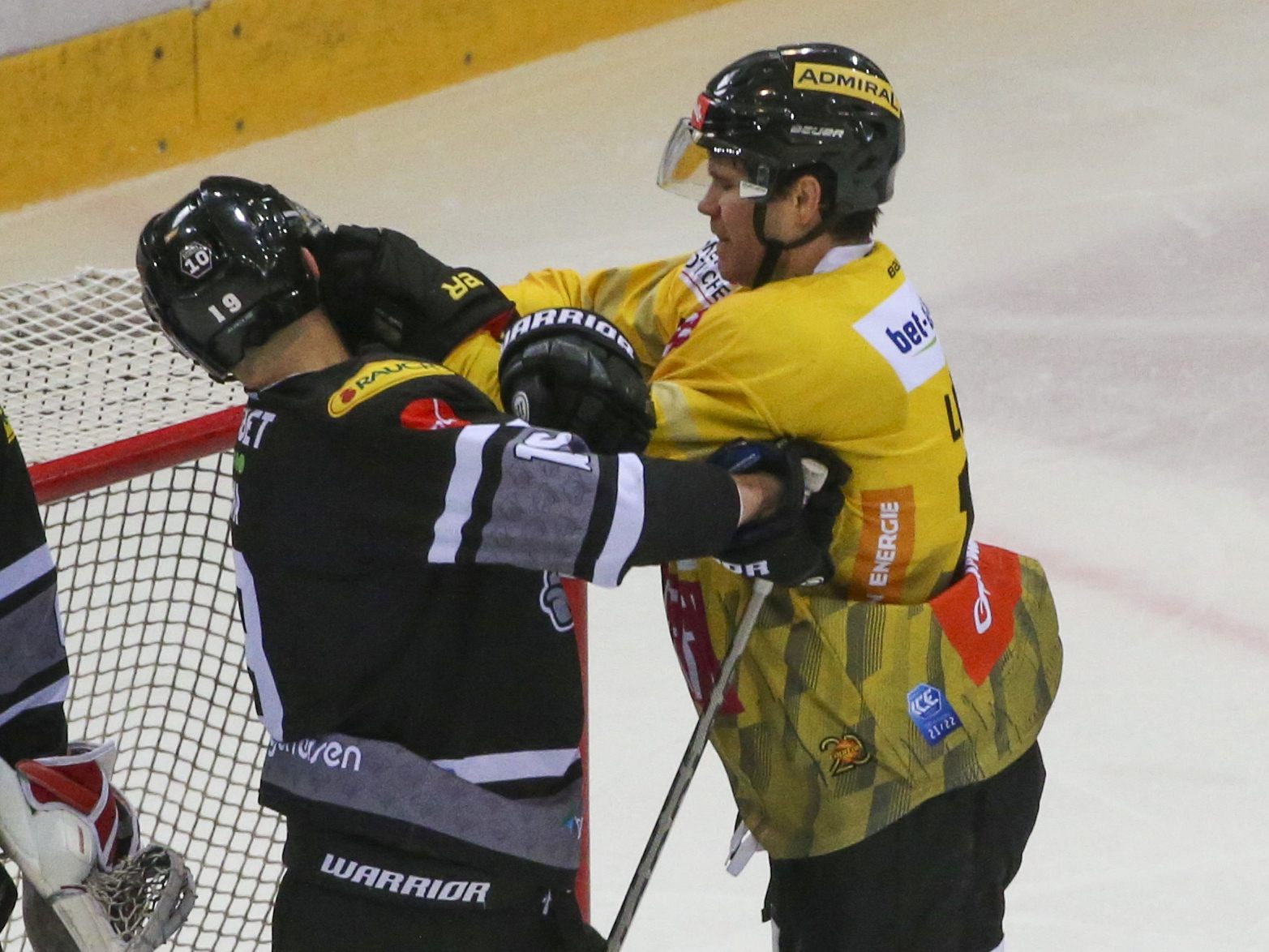 Das Duell mit den Capitals war phasenweise hart umkämpft. Das Duell mit den Capitals war phasenweise hart umkämpft.