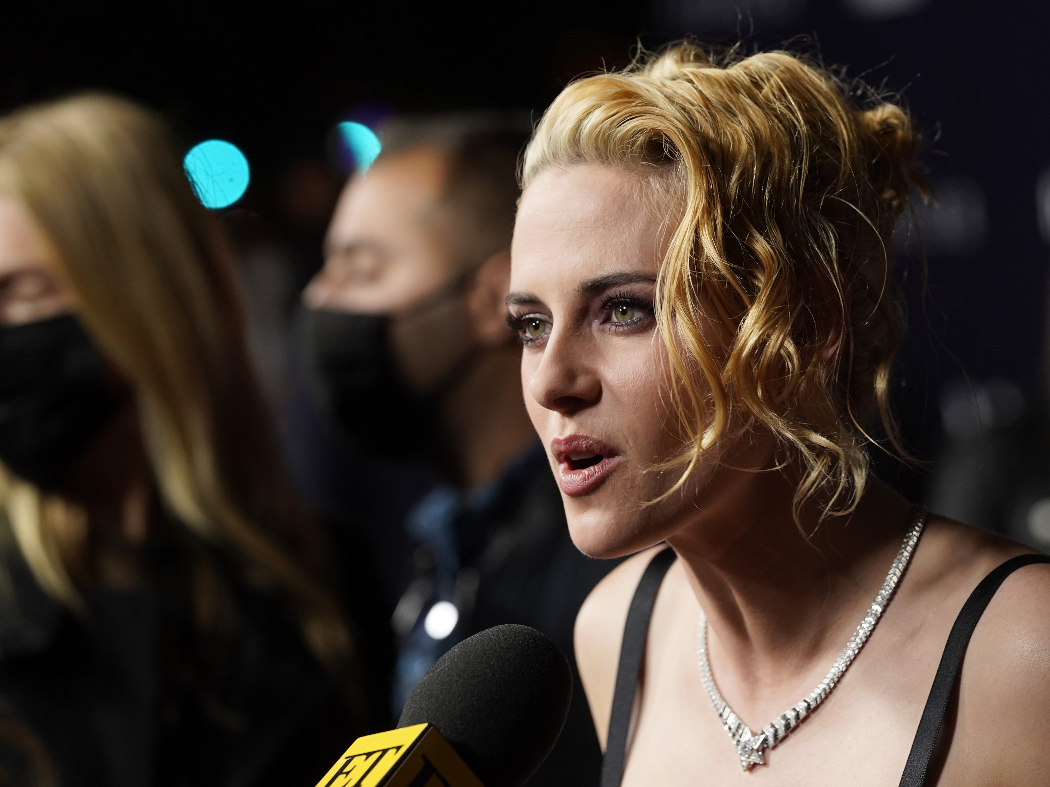 Die aus der "Twilight"-Saga bekannte Schauspielerin Kristen Steward ist verlobt. Die aus der "Twilight"-Saga bekannte Schauspielerin Kristen Steward ist verlobt.