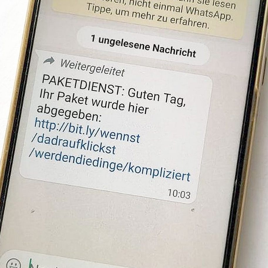 Vor allem in der Weihnachtszeit steigen die Gefahren für Phising-Nachrichten am Handy.