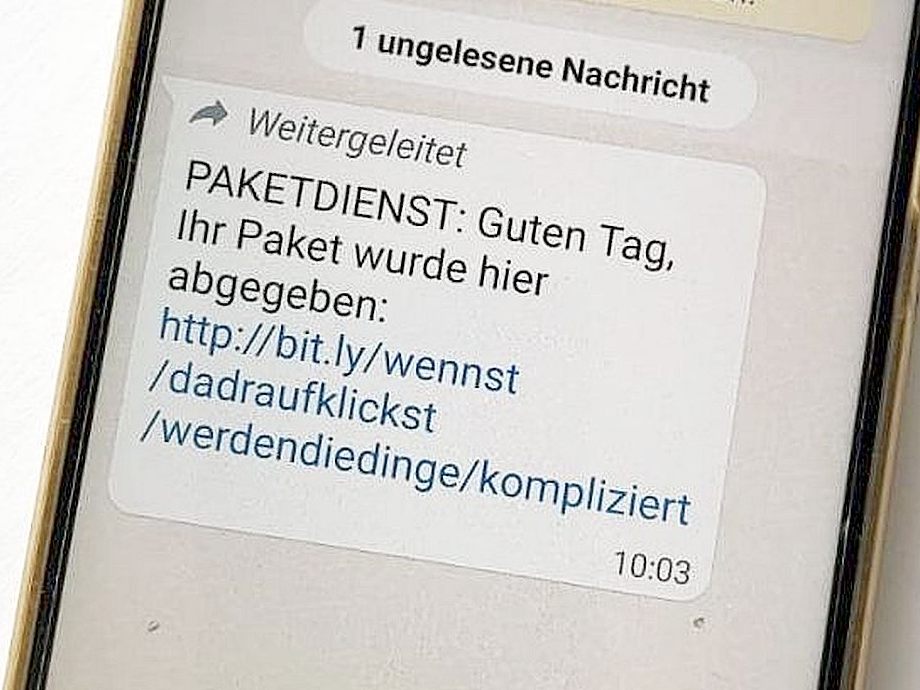 Vor allem in der Weihnachtszeit steigen die Gefahren für Phising-Nachrichten am Handy.