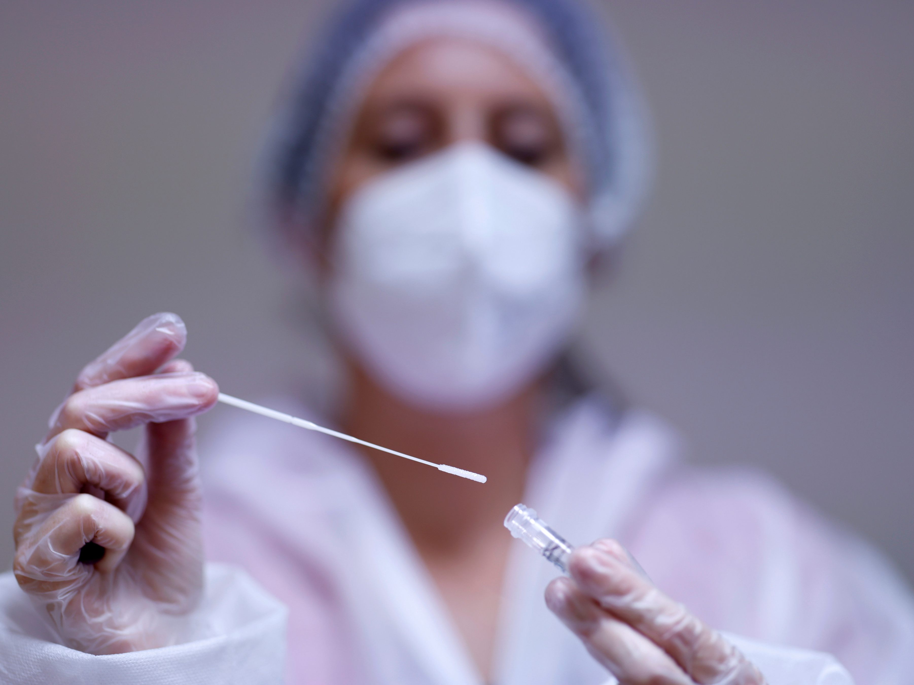 Die Spitals- und Todeszahlen stiegen in den letzten 24 Stunden rasant. Die Spitals- und Todeszahlen stiegen in den letzten 24 Stunden rasant.