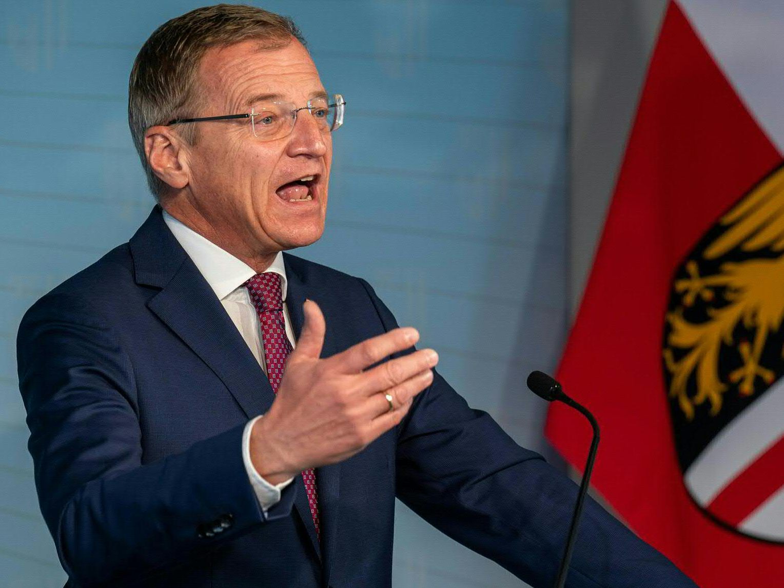 Landeshauptmann Stelzer zieht in Oberösterreich fünfte Stufe des Bundes vor.