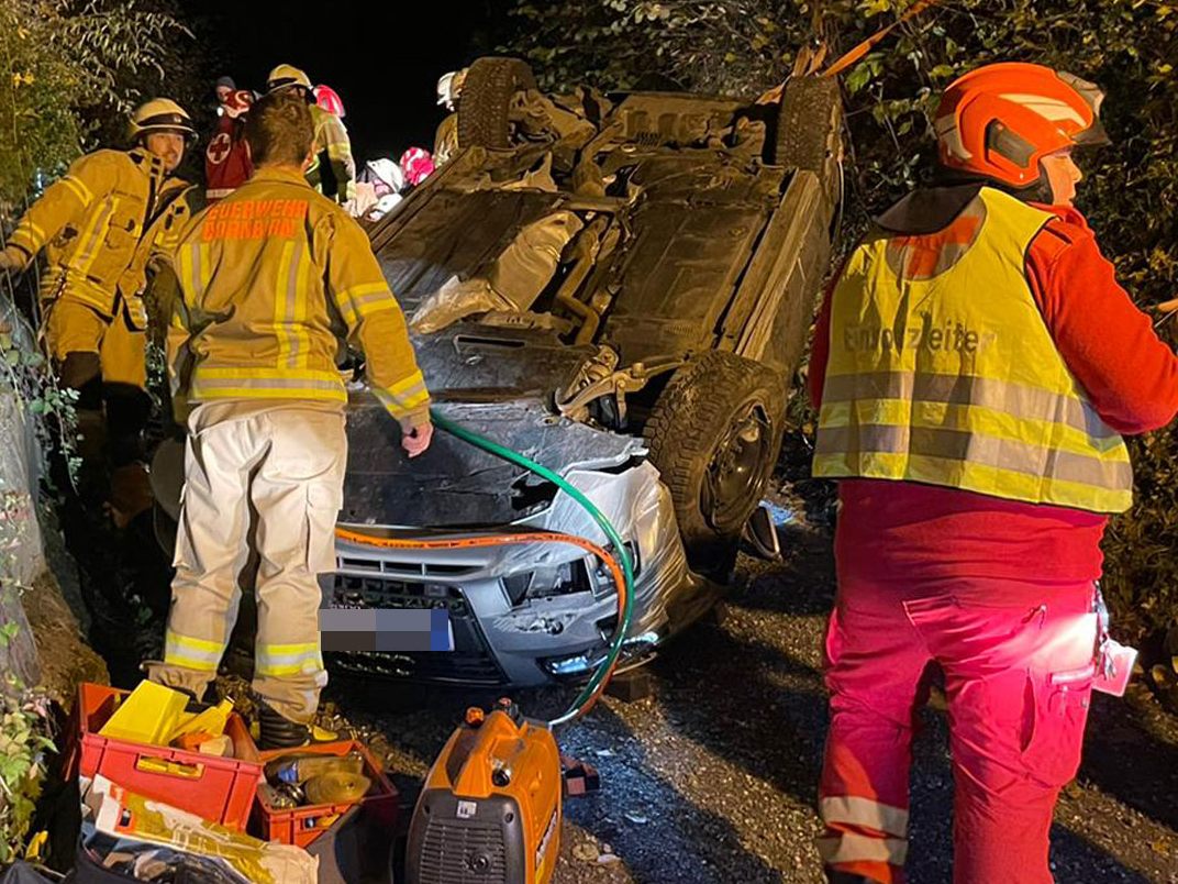 Pkw-Lenker überschlug sich in einer Fahrverbotszone.