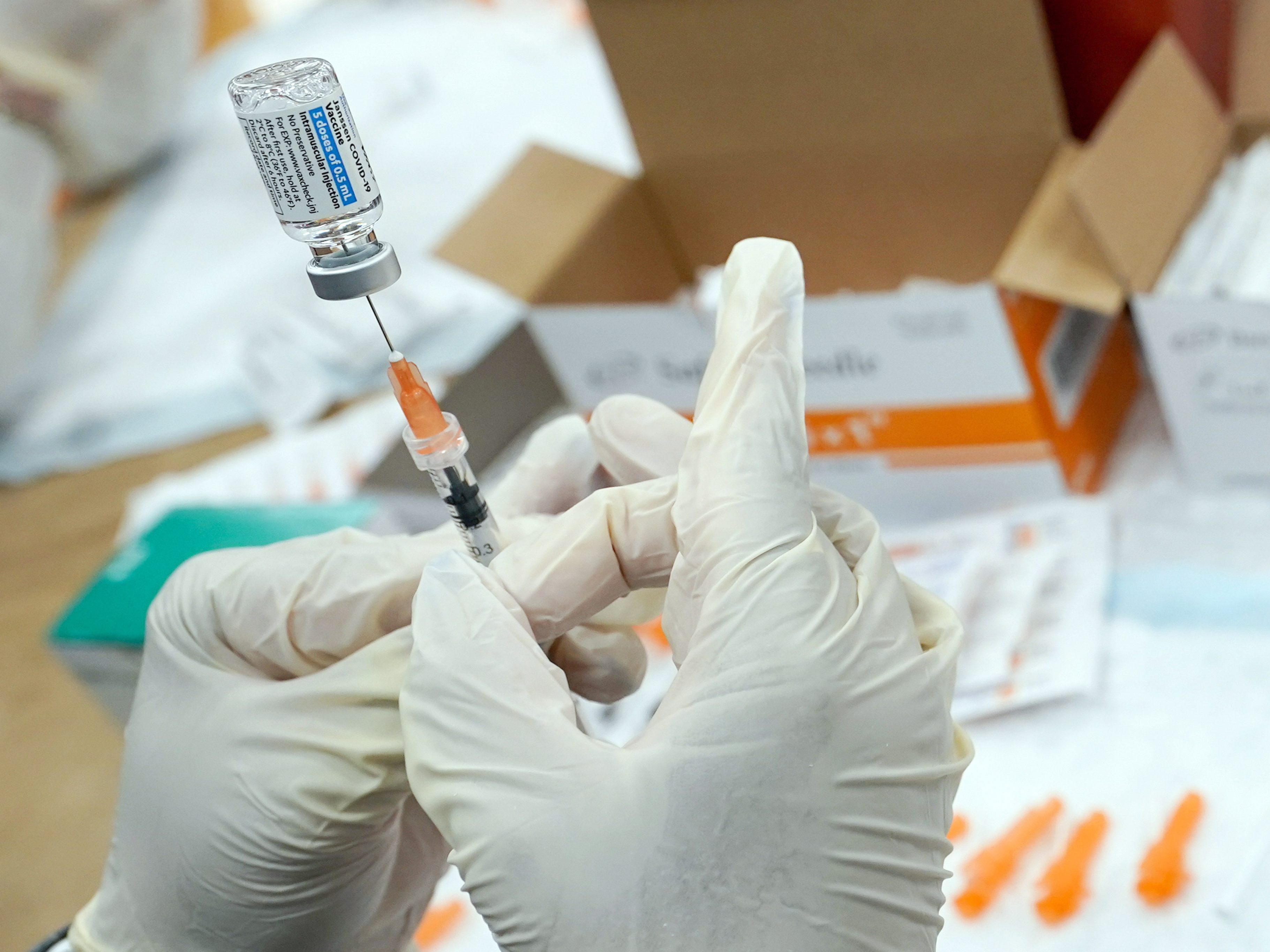 EMA prüft Daten für Booster mit Johnson & Johnson-Impfstoff.