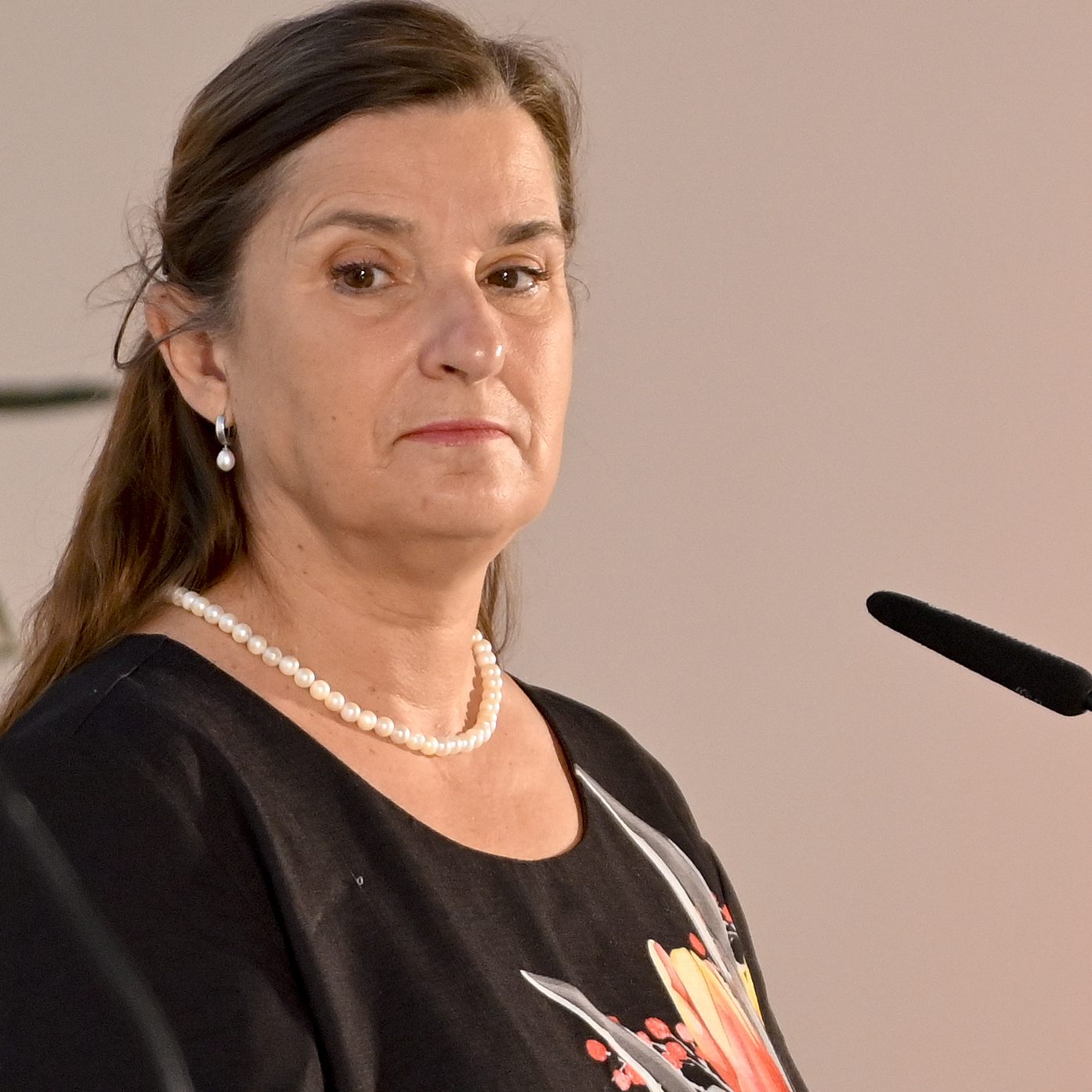 Virologin Von Laer betont, dass die Wissenschaft Zeit brauche um "Omikron" eingehend zu erforschen.