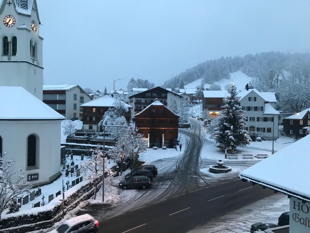 Es schneit, hurra, es schneit!