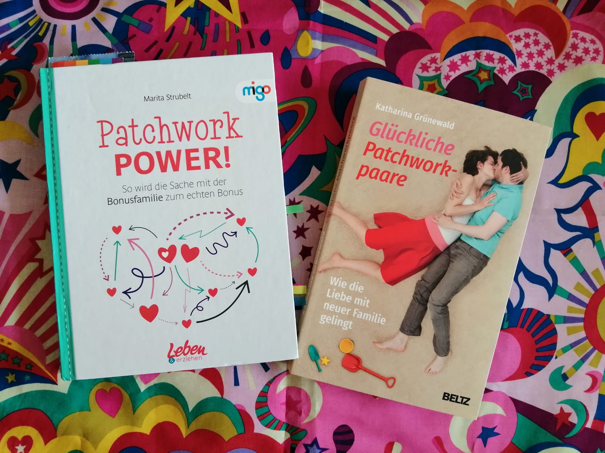 Wer in einer Patchworkfamilie lebt, kennt viele familiäre Herausforderungen - diese beiden Bücher schaffen Abhilfe Wer in einer Patchworkfamilie lebt, kennt viele familiäre Herausforderungen - diese beiden Bücher schaffen Abhilfe