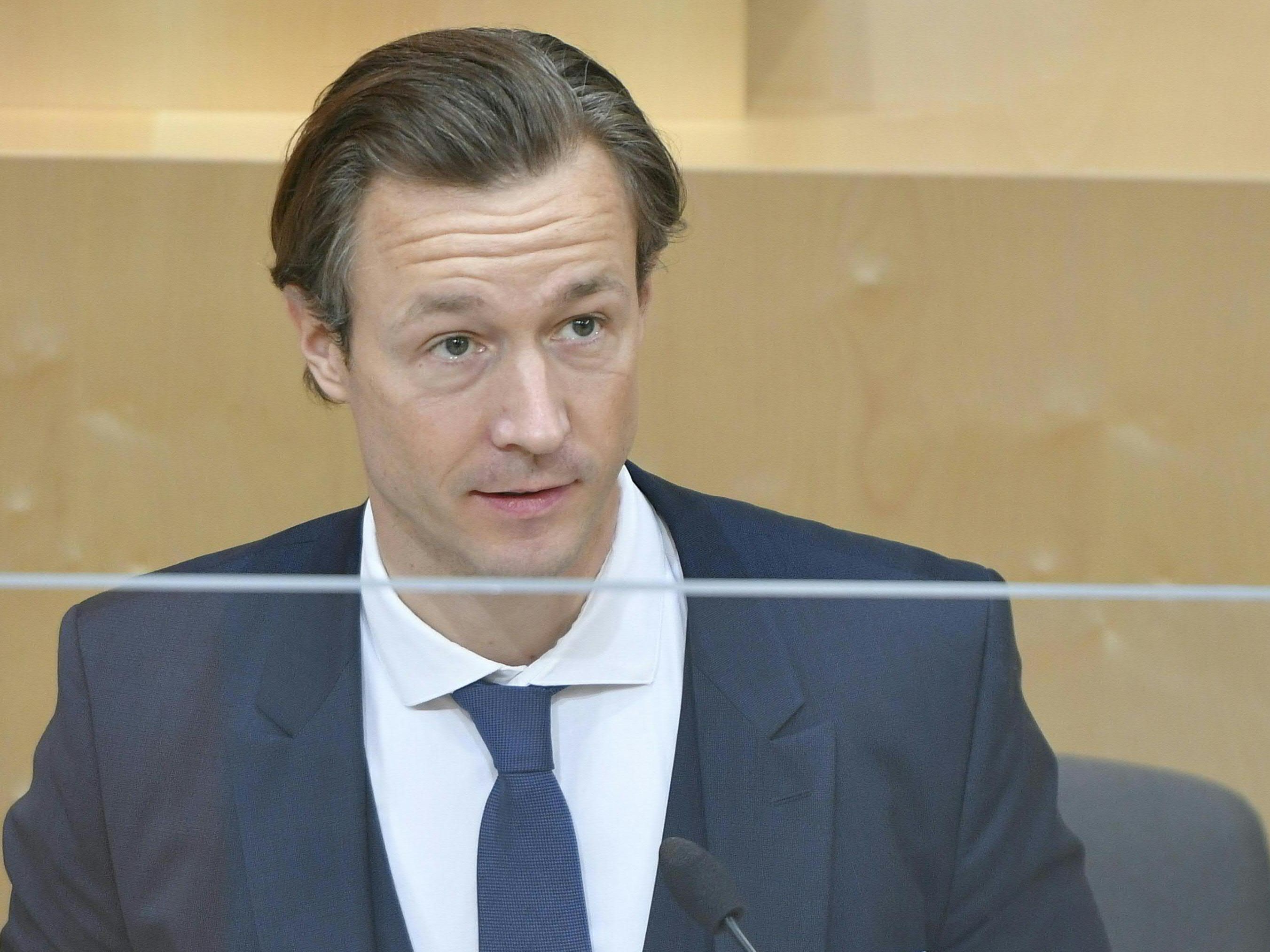 Finanzminister Blümel kündigte weitere Hilfen an. Finanzminister Blümel kündigte weitere Hilfen an.