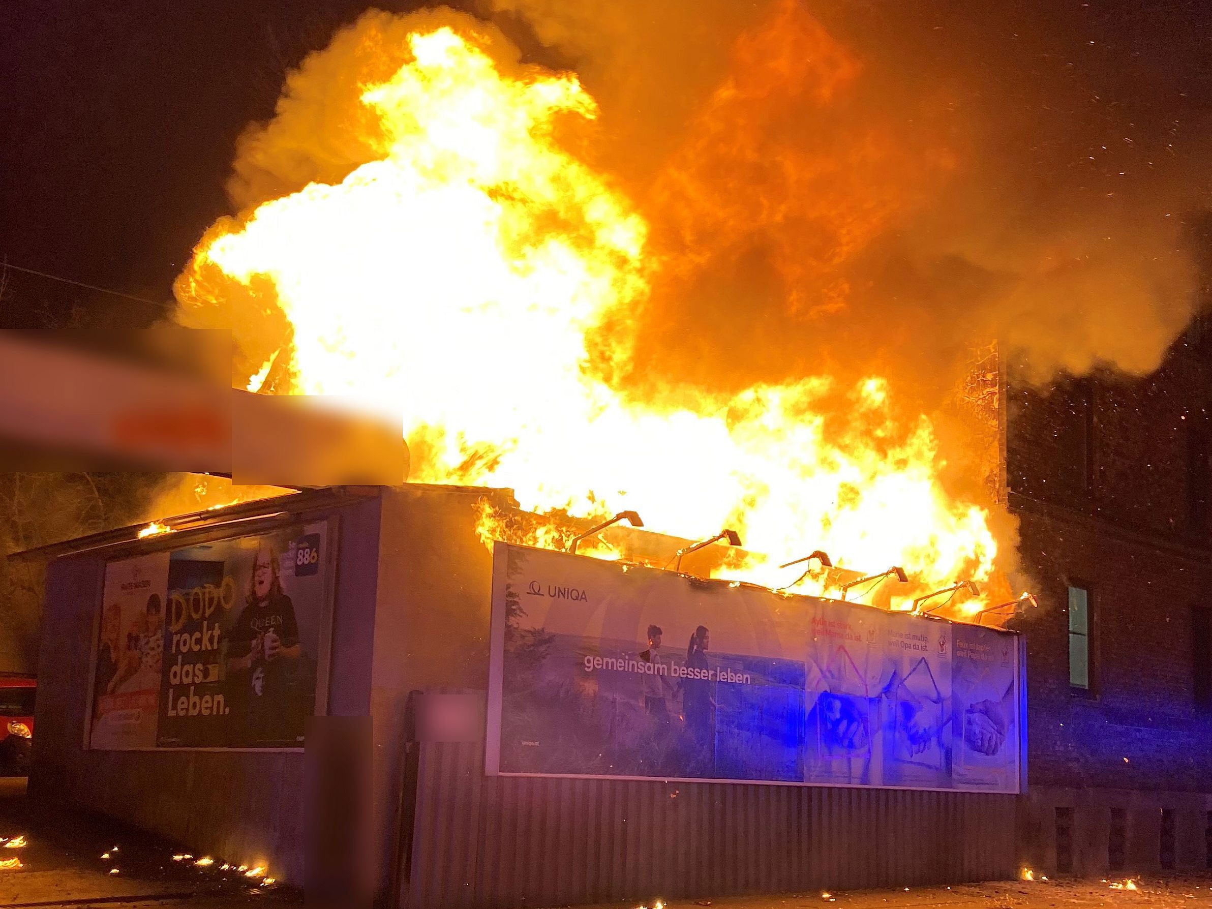 Bei einem Gebrauchtwagenhändler in Wien-Meidling brach ein Feuer aus Bei einem Gebrauchtwagenhändler in Wien-Meidling brach ein Feuer aus