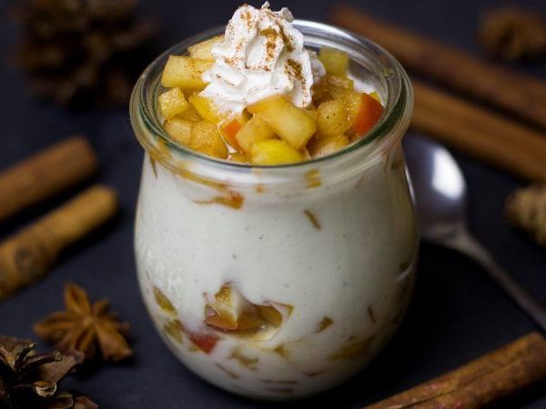 Über ein Apfelmus-Mandel-Dessert wird sich jeder freuen. Über ein Apfelmus-Mandel-Dessert wird sich jeder freuen.
