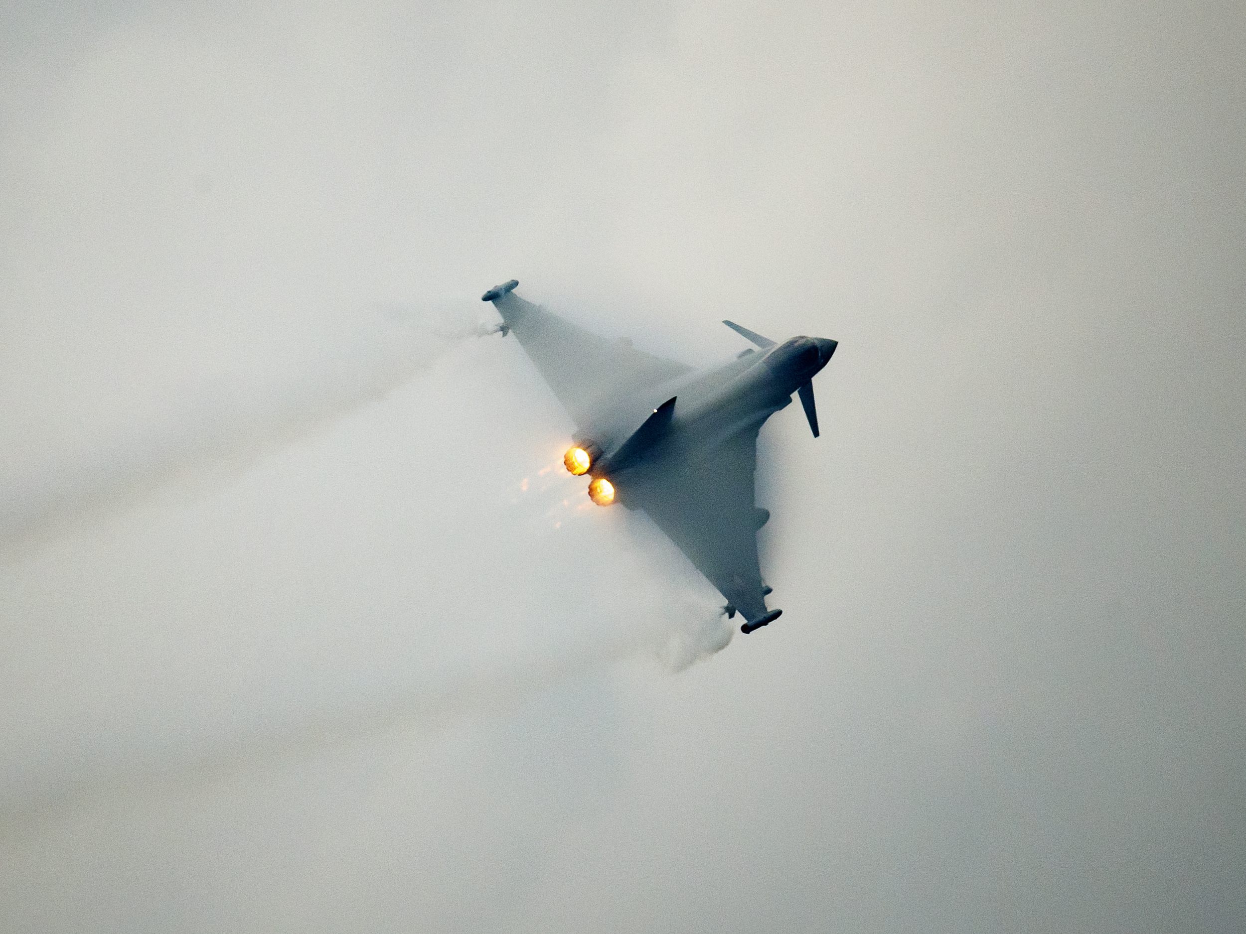 Am Boden könnte man einen Überschallknall hören.