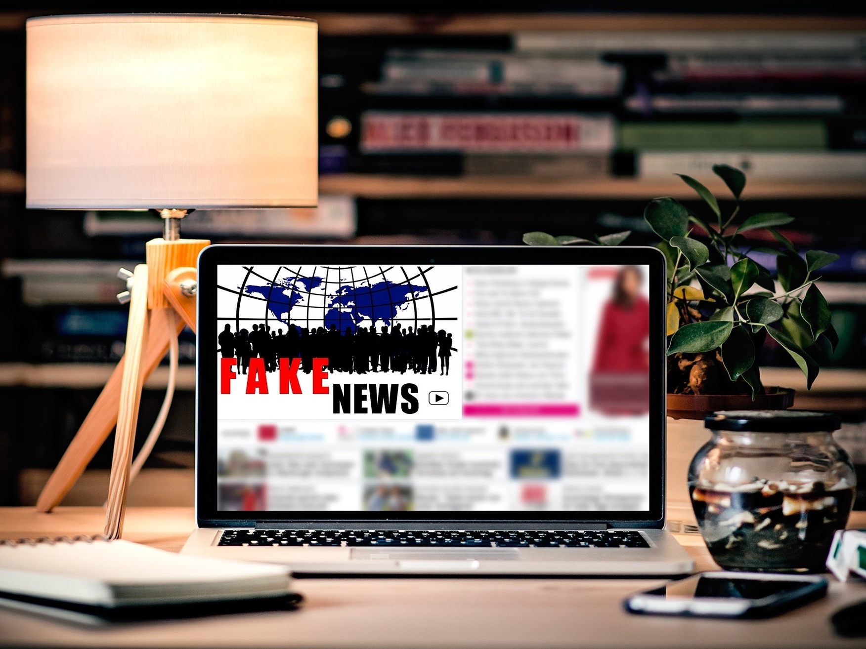 Besonders auf Sozialen Medien werden Fake News geteilt. Besonders auf Sozialen Medien werden Fake News geteilt.