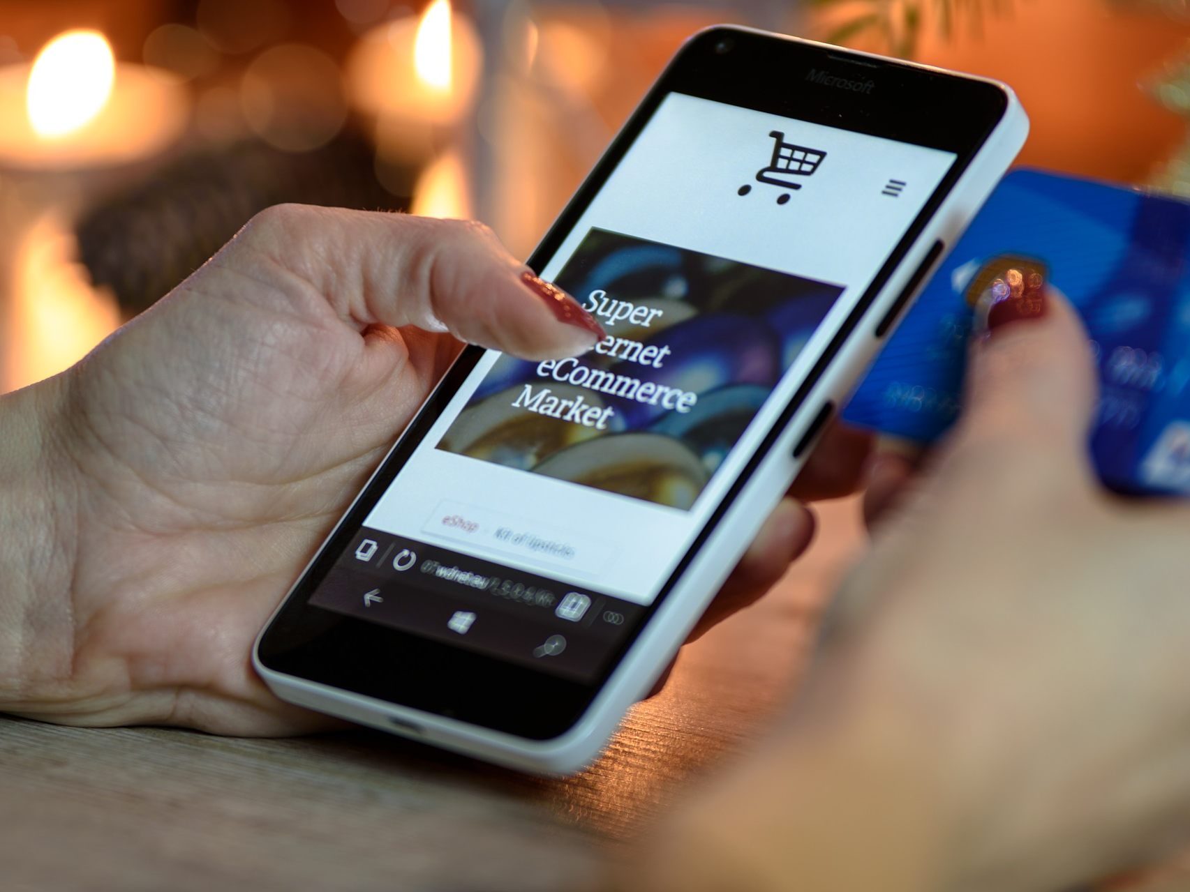 Weihnachtsgeschenke werden vermehrt online gekauft - und nicht selten auch für den Käufer selbst