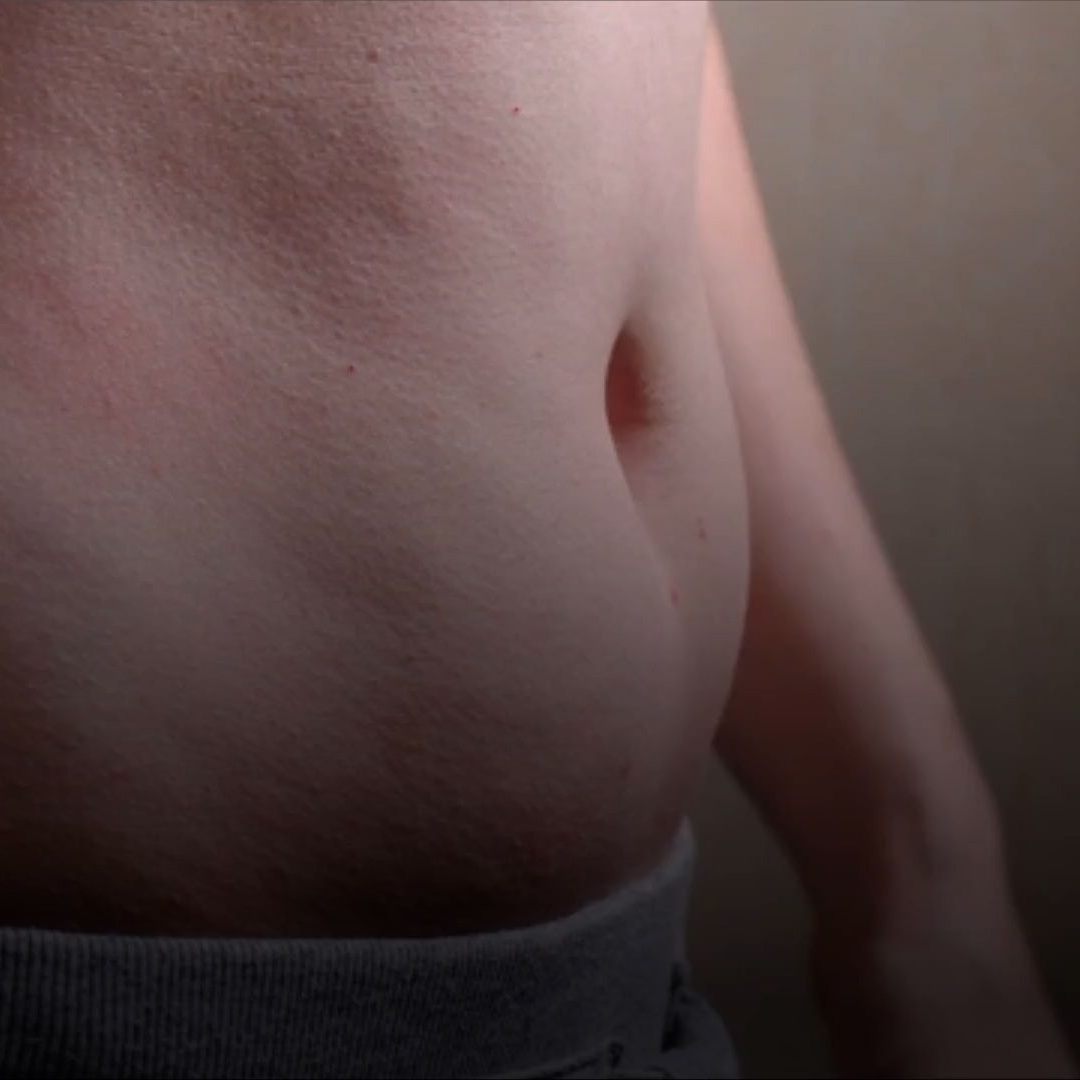 Viele Menschen kämpfen mit Fettablagerungen in der Körpermitte.