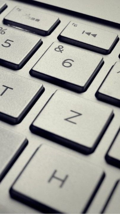 Vertauschte Buchstaben sorgen schnell für Chaos auf der Tastatur.