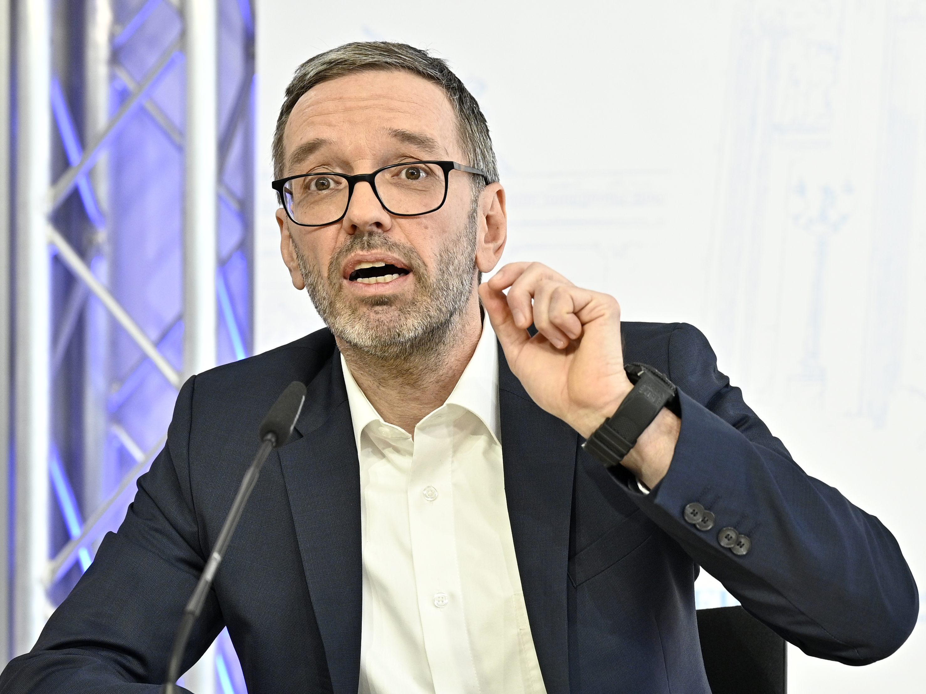 FPÖ-Chef Kickl geht hart mit der Regierung ins Gericht. FPÖ-Chef Kickl geht hart mit der Regierung ins Gericht.