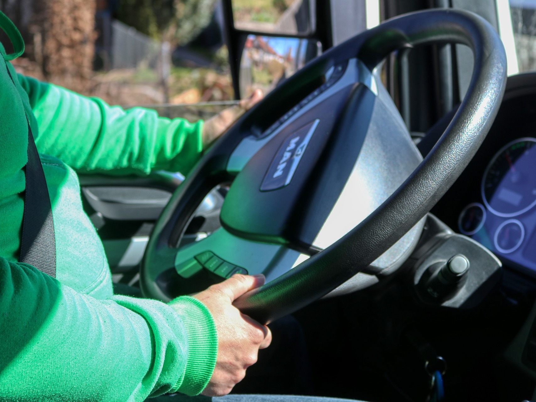 LKW-Fahrer werden gesucht und kriegen mehr Lohn. LKW-Fahrer werden gesucht und kriegen mehr Lohn.