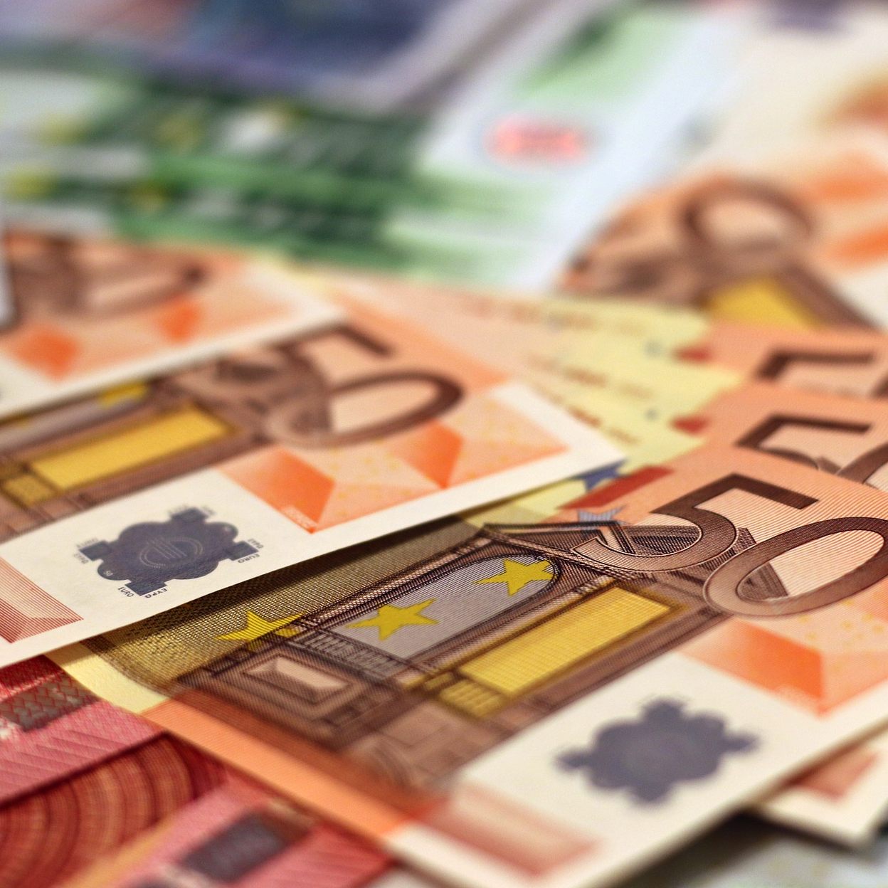 2.000 Euro brutto machen den Mindestlohn in der Metalltechnischen Industrie aus.