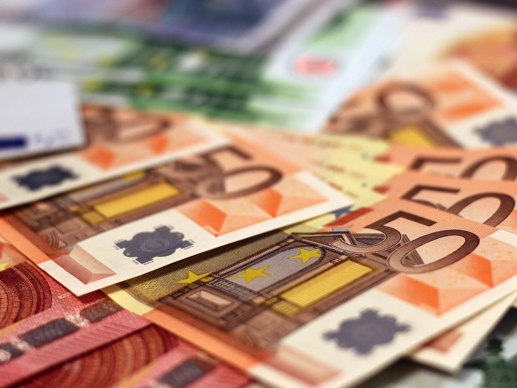 2.000 Euro brutto machen den Mindestlohn in der Metalltechnischen Industrie aus.