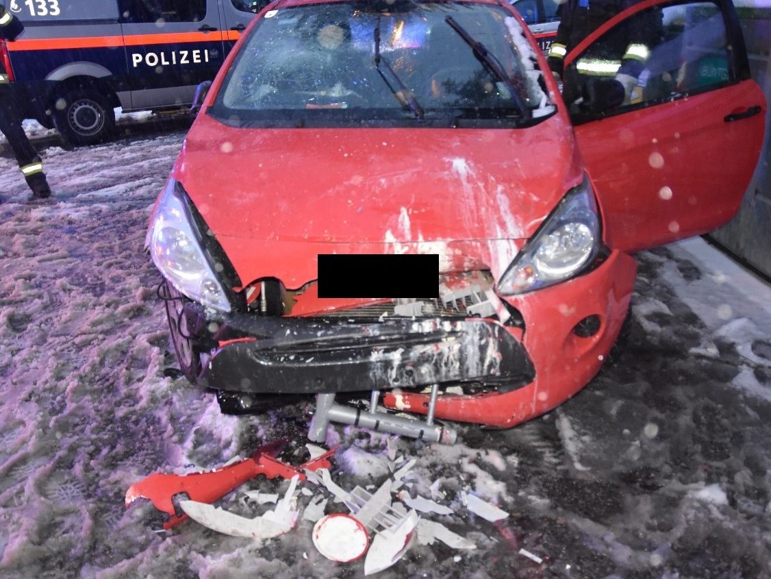 Der Wagen einer 26-Jährigen soll in Wien-Hernals ins Schleudern geraten sein.