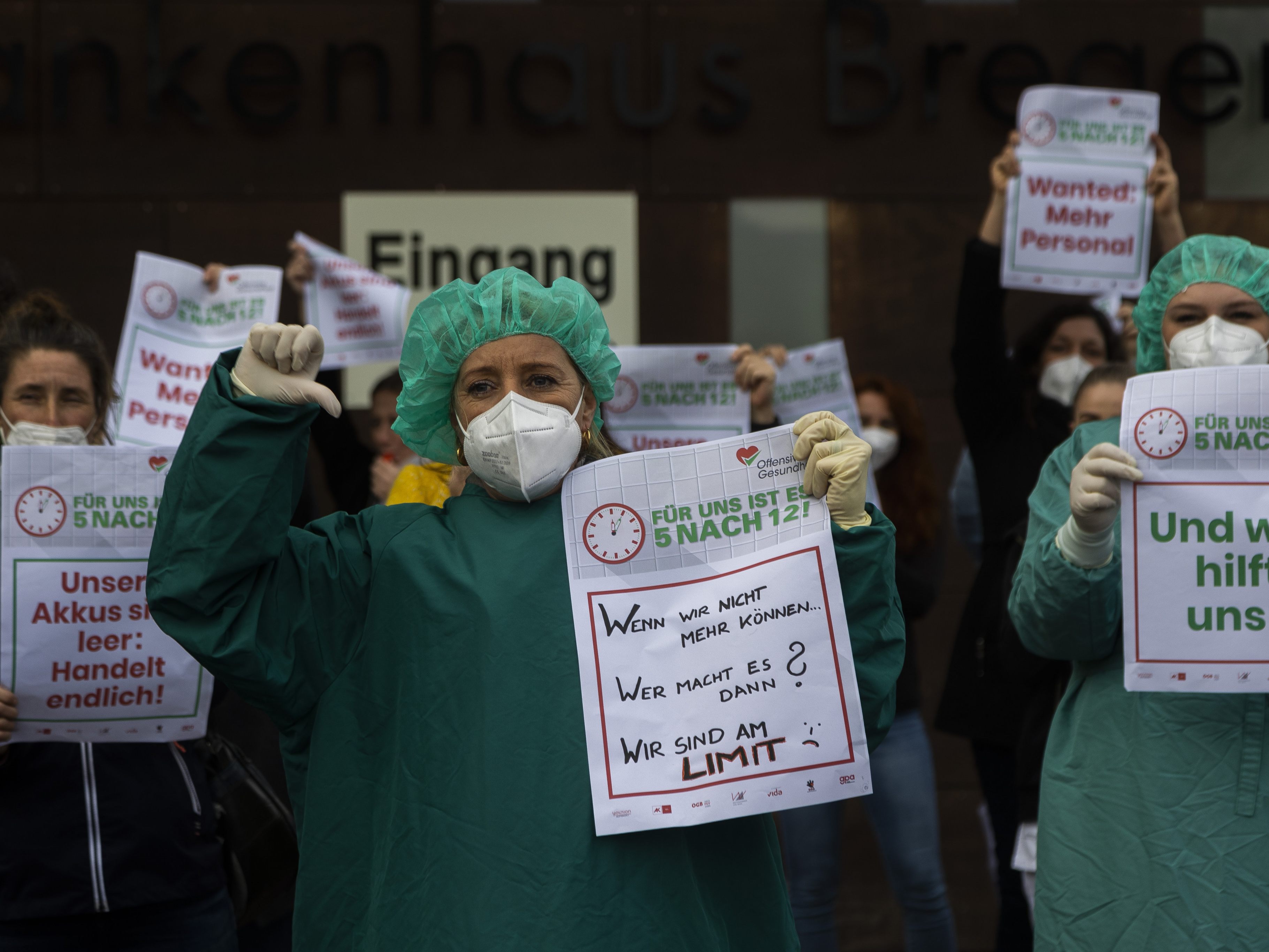 Das Gesundheitspersonal hat mit den Folgen der vierten Welle zu kämpfen. Das Gesundheitspersonal hat mit den Folgen der vierten Welle zu kämpfen.