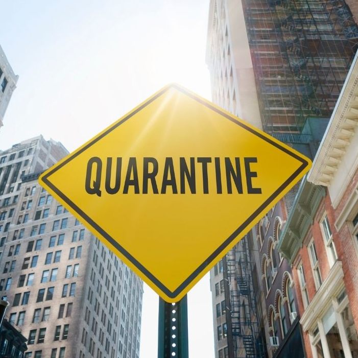 Paar flüchtete in Niederlanden aus Quarantäne-Hotel - Festnahme.