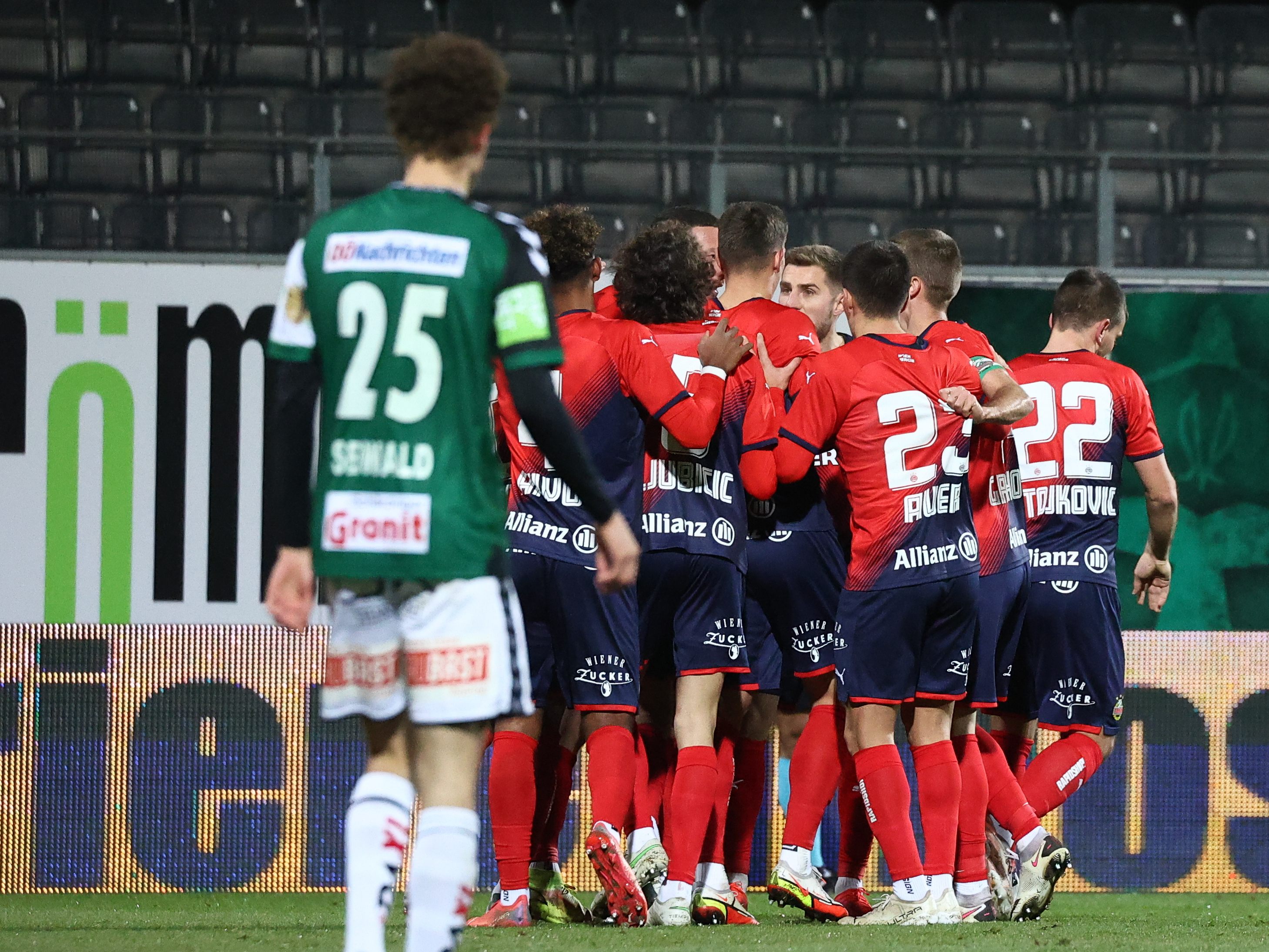 Rapid konnte kurz vor Spielschluss noch ausgleichen. Rapid konnte kurz vor Spielschluss noch ausgleichen.