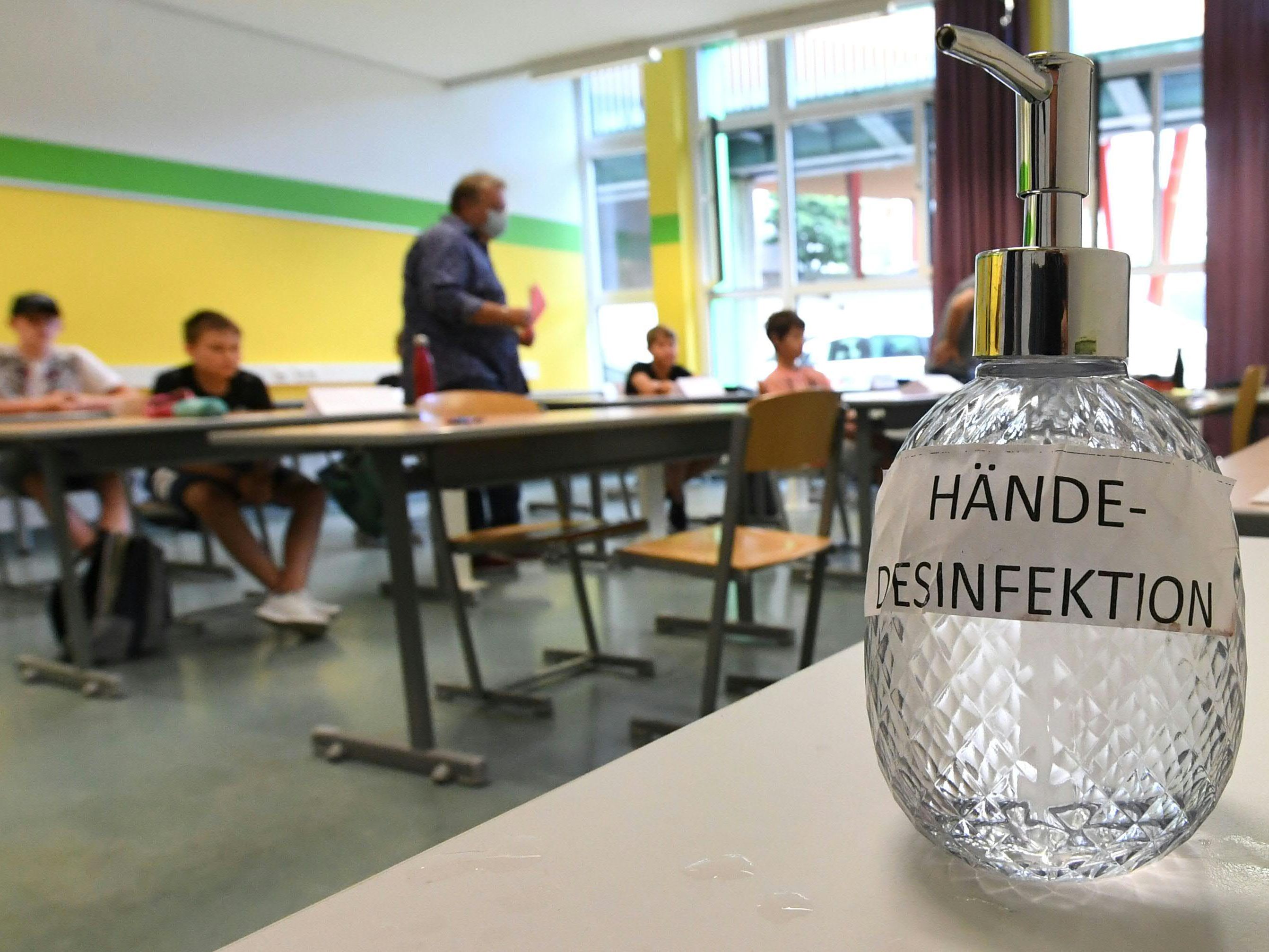 Die meisten Schulen setzen auf herkömmliche Schutzmaßnahmen. Die meisten Schulen setzen auf herkömmliche Schutzmaßnahmen.