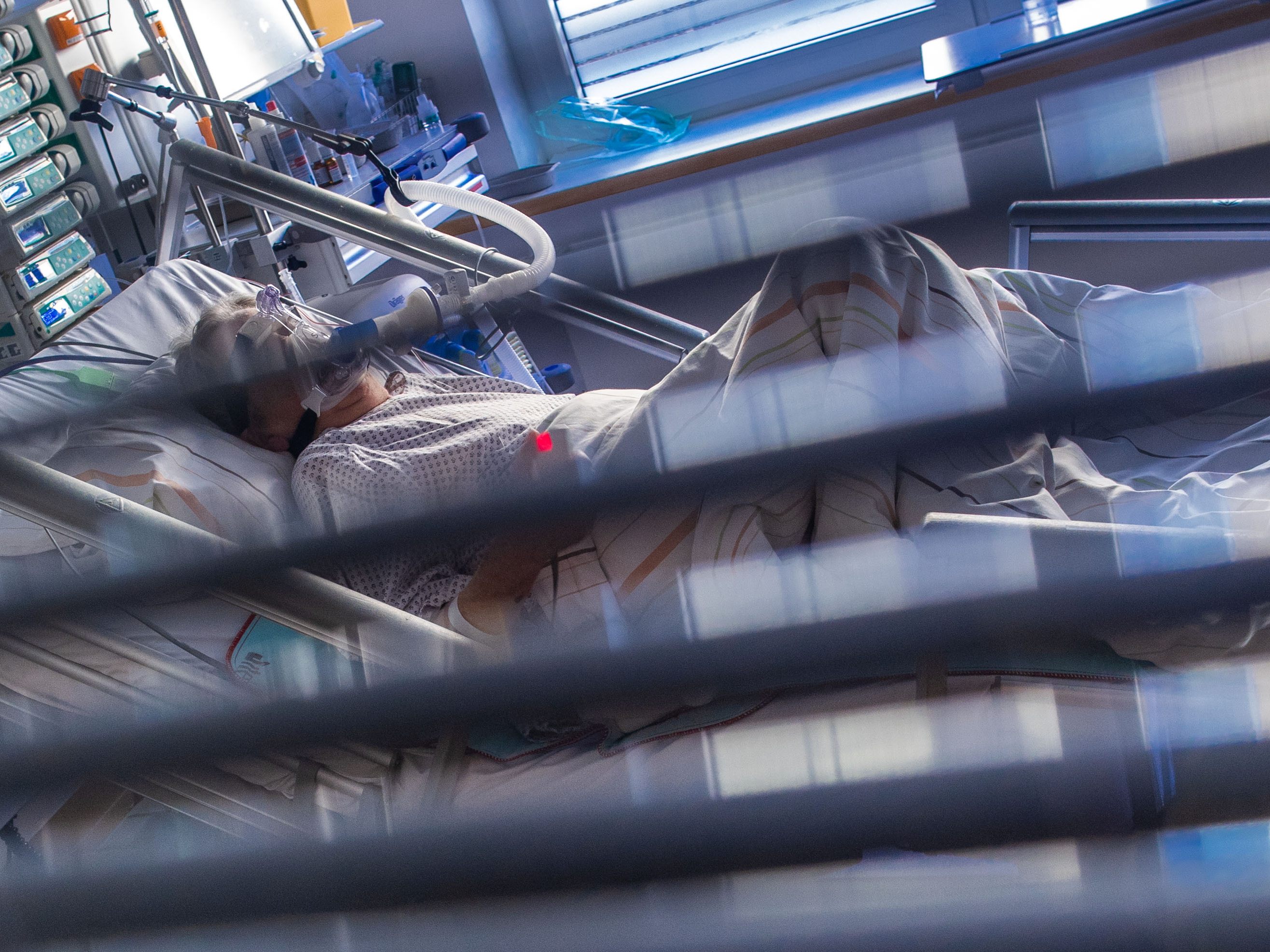 Über 3.000 Patienten werden momentan in Spitälern behandelt. Über 3.000 Patienten werden momentan in Spitälern behandelt.